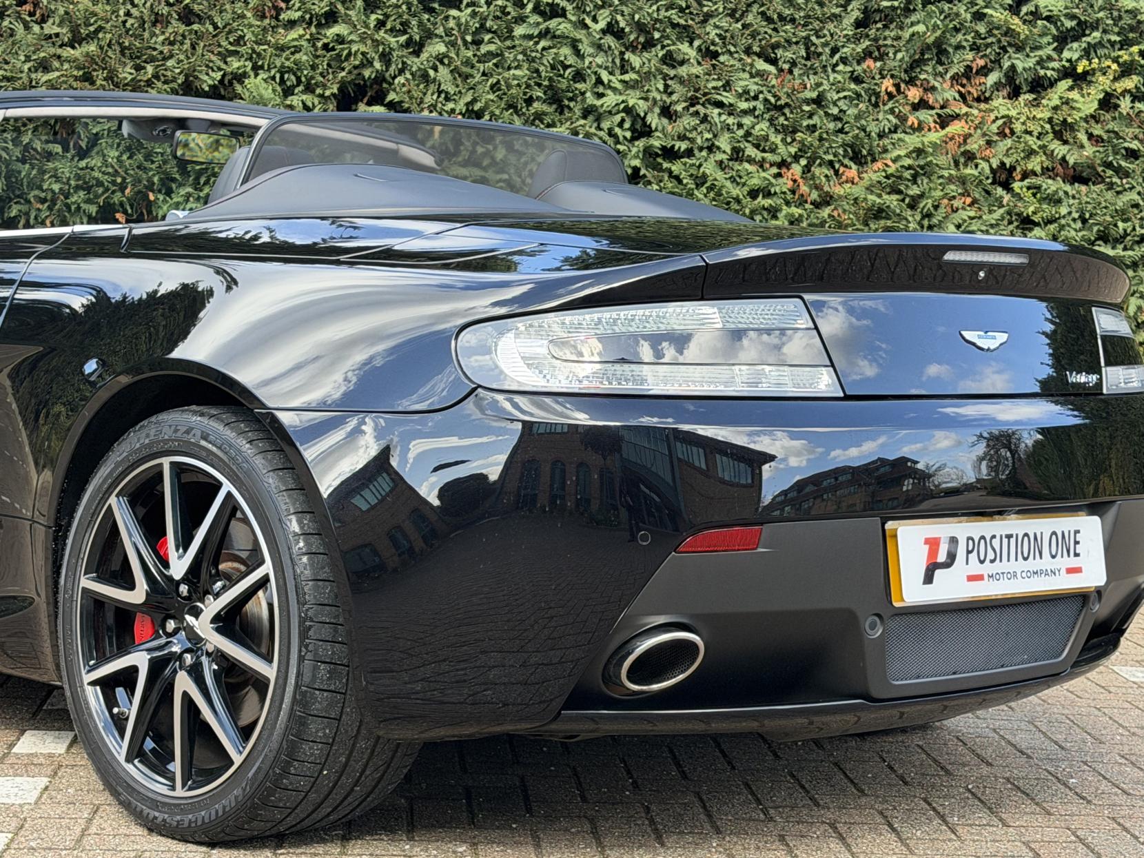 Aston Martin Vantage 4.7 V8 Roadster 2dr Petrol Sportshift II Euro 5 (420 bhp)