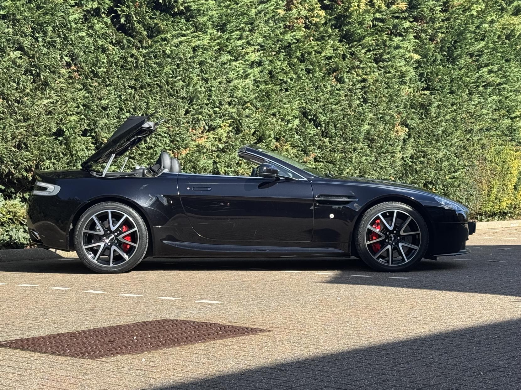 Aston Martin Vantage 4.7 V8 Roadster 2dr Petrol Sportshift II Euro 5 (420 bhp)