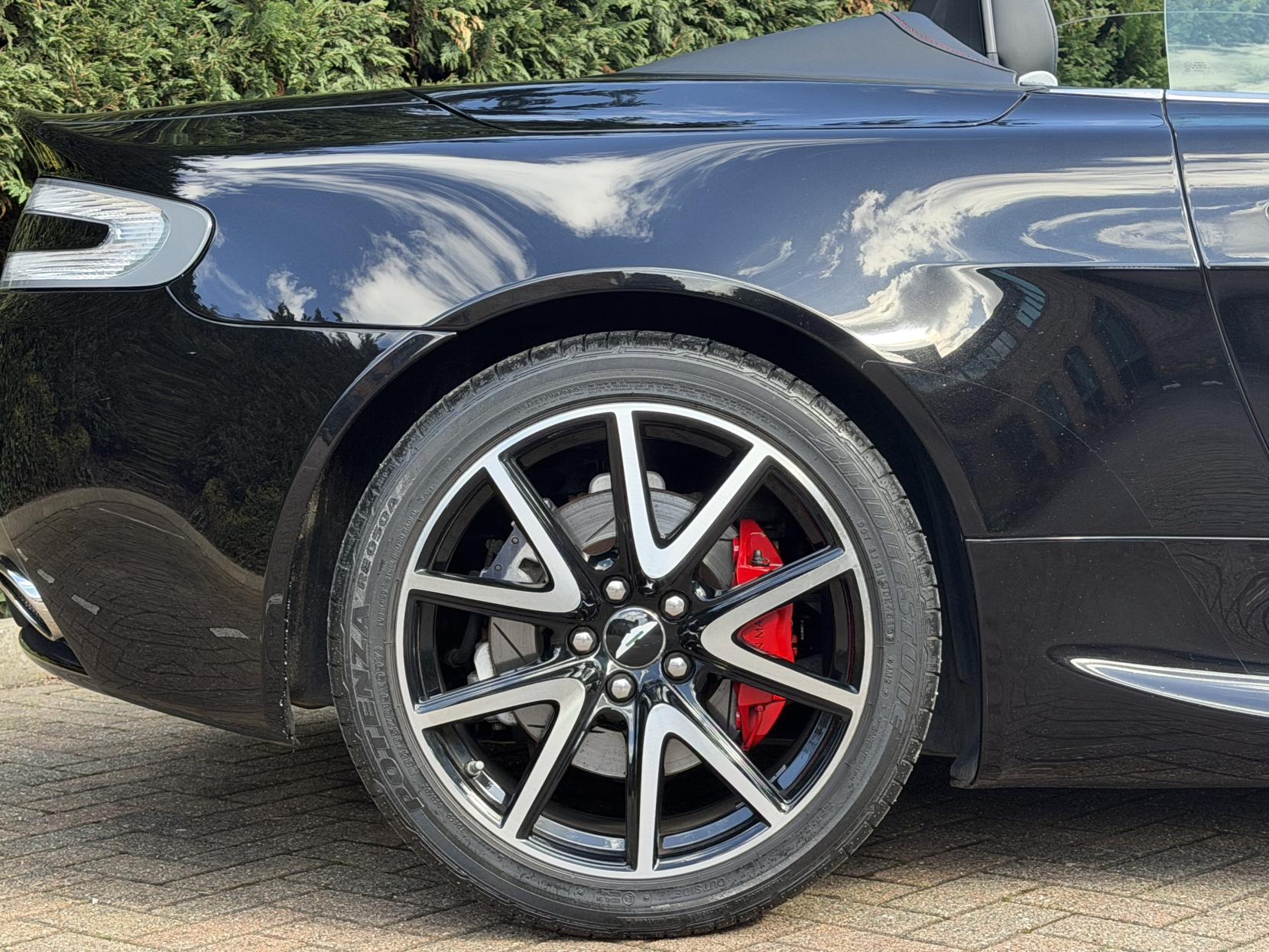 Aston Martin Vantage 4.7 V8 Roadster 2dr Petrol Sportshift II Euro 5 (420 bhp)