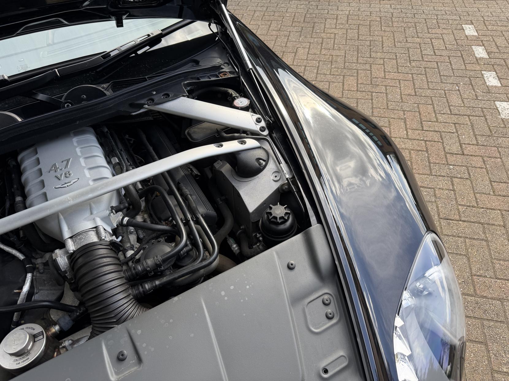 Aston Martin Vantage 4.7 V8 Roadster 2dr Petrol Sportshift II Euro 5 (420 bhp)