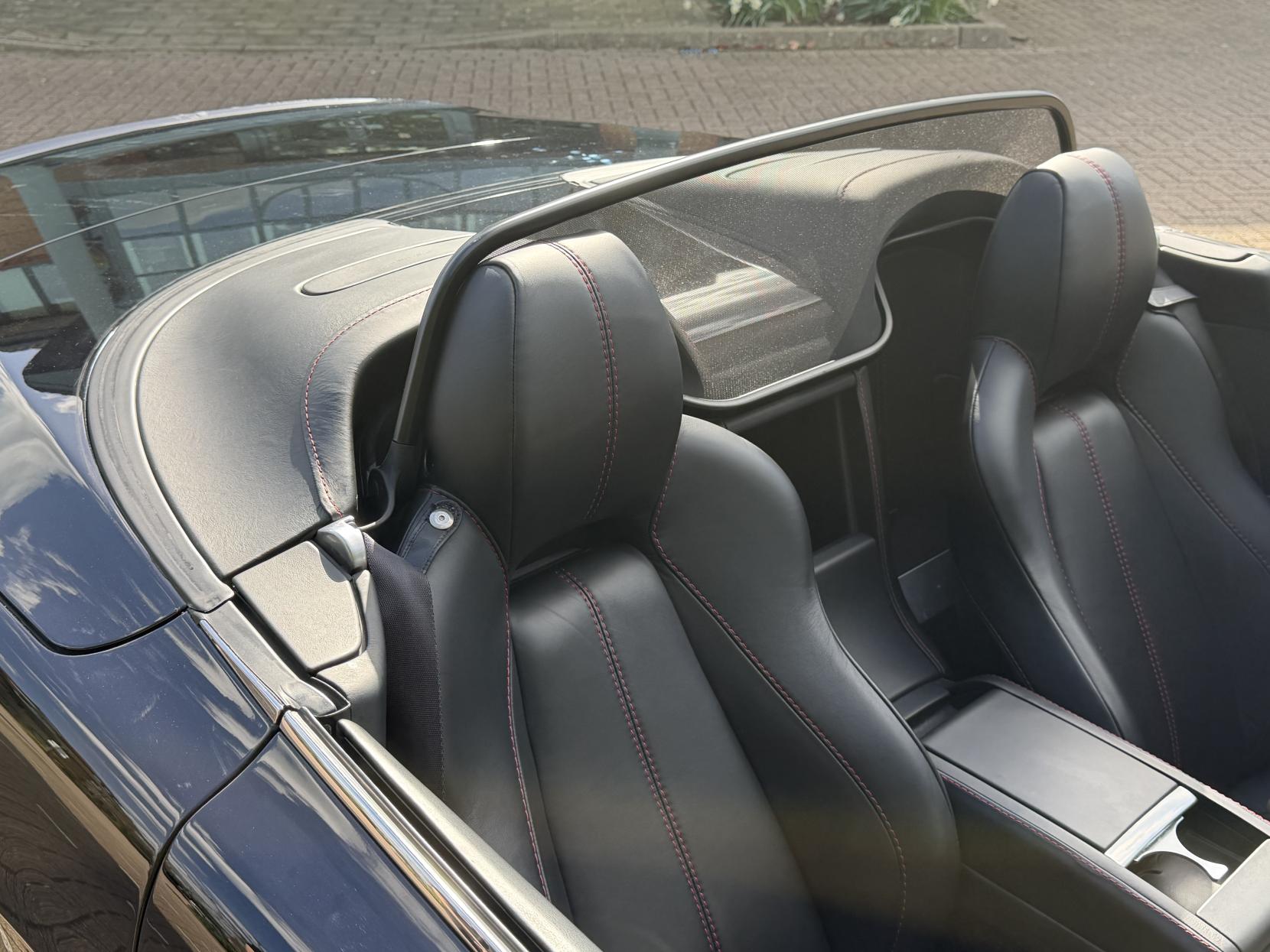 Aston Martin Vantage 4.7 V8 Roadster 2dr Petrol Sportshift II Euro 5 (420 bhp)