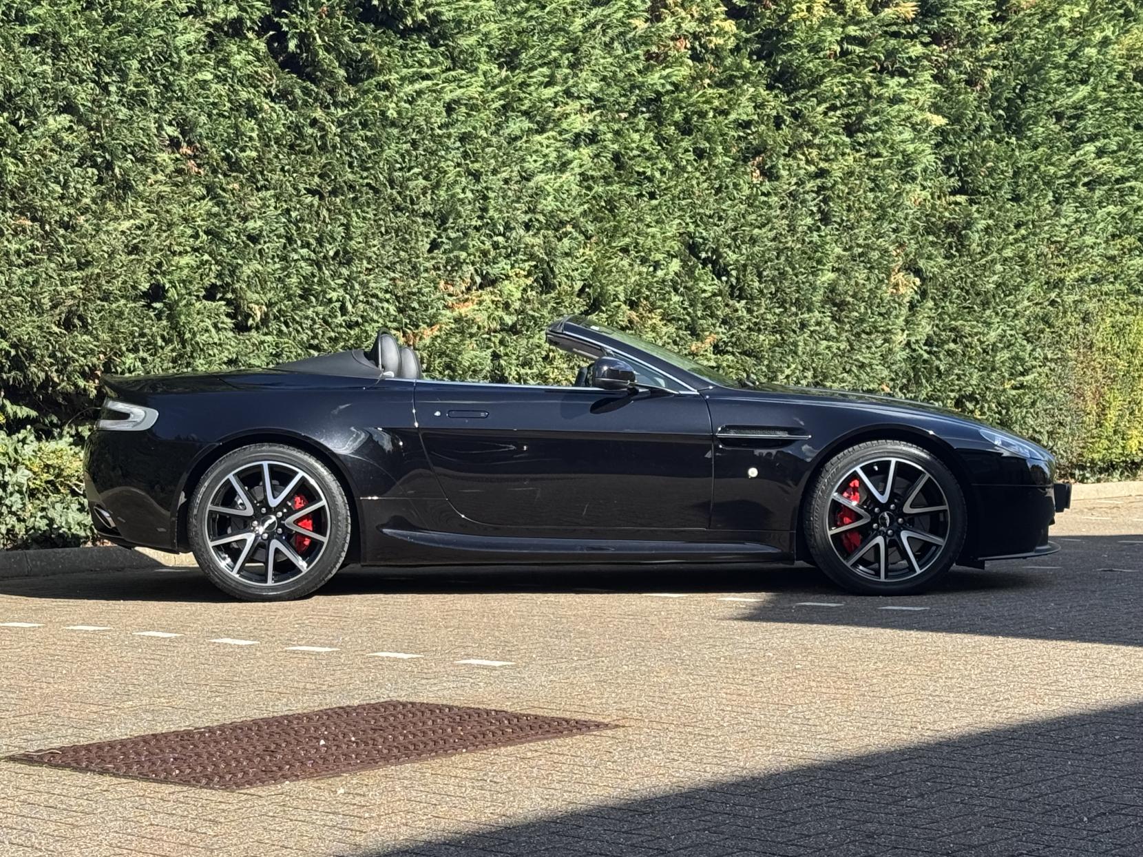 Aston Martin Vantage 4.7 V8 Roadster 2dr Petrol Sportshift II Euro 5 (420 bhp)