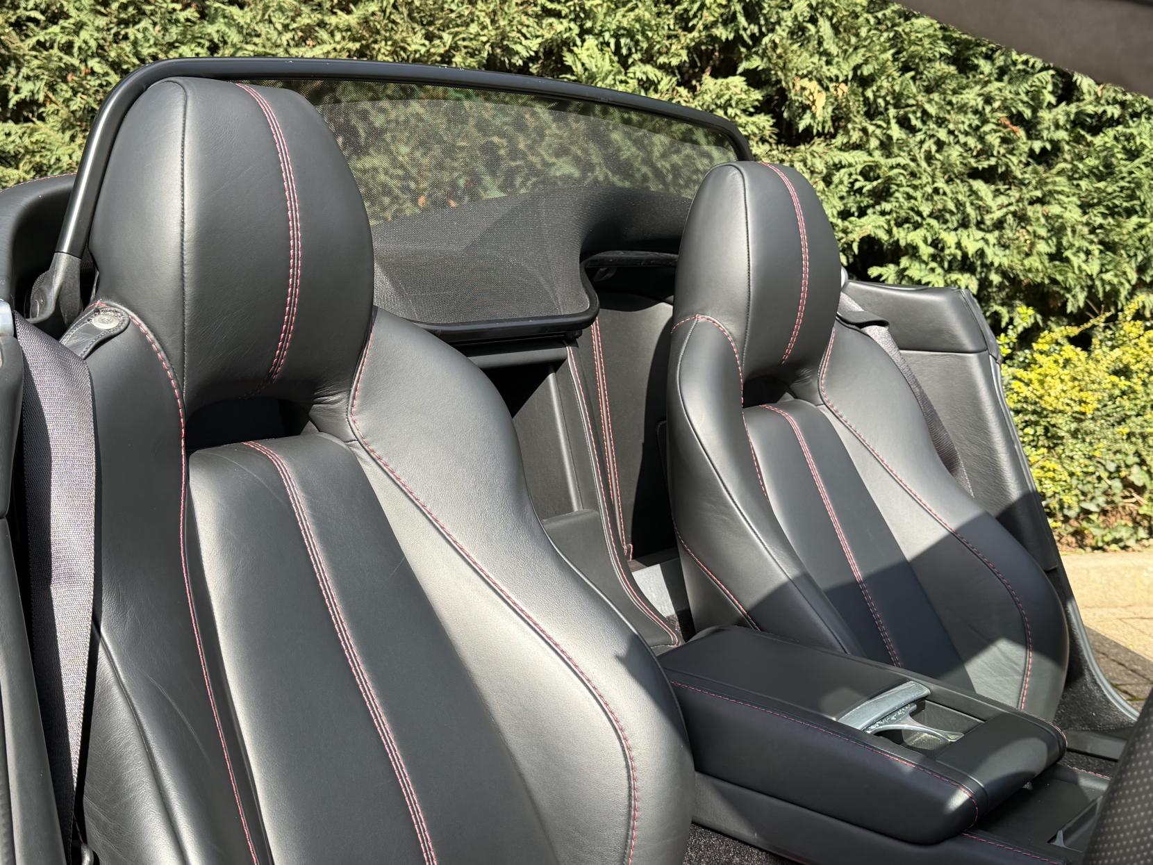 Aston Martin Vantage 4.7 V8 Roadster 2dr Petrol Sportshift II Euro 5 (420 bhp)