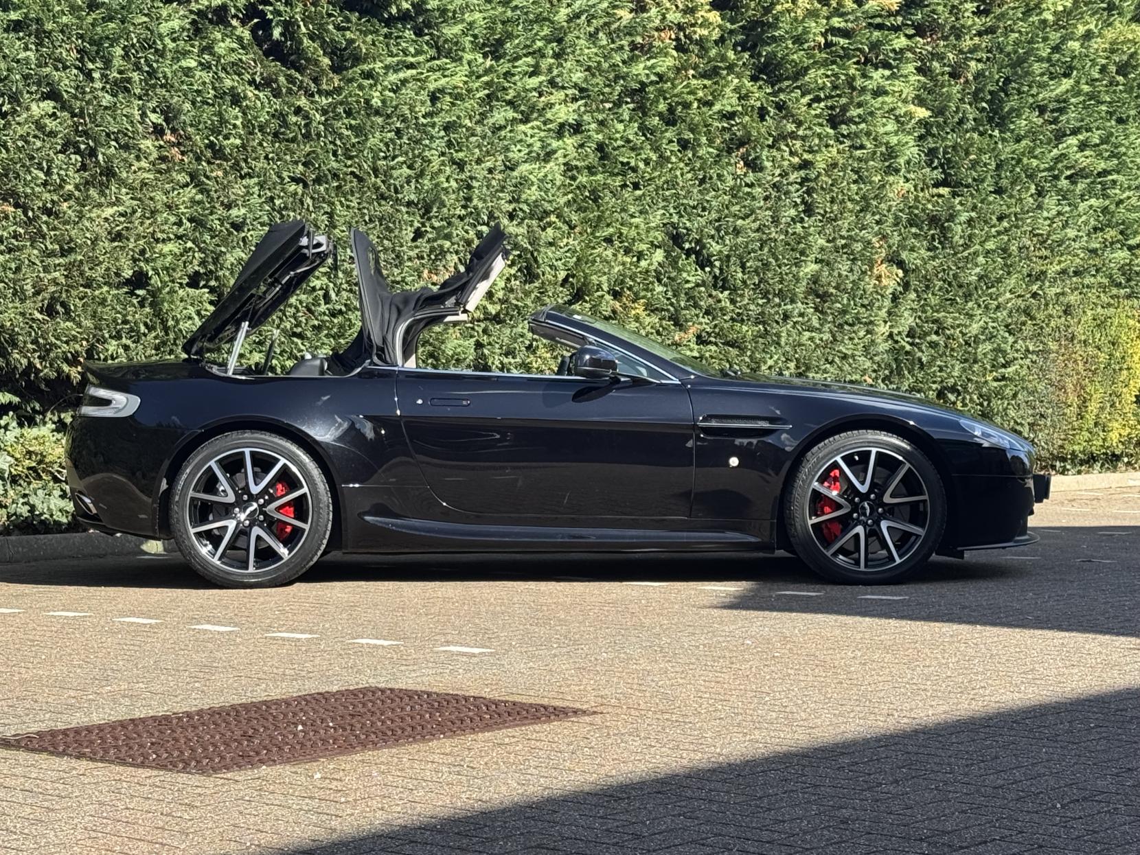 Aston Martin Vantage 4.7 V8 Roadster 2dr Petrol Sportshift II Euro 5 (420 bhp)