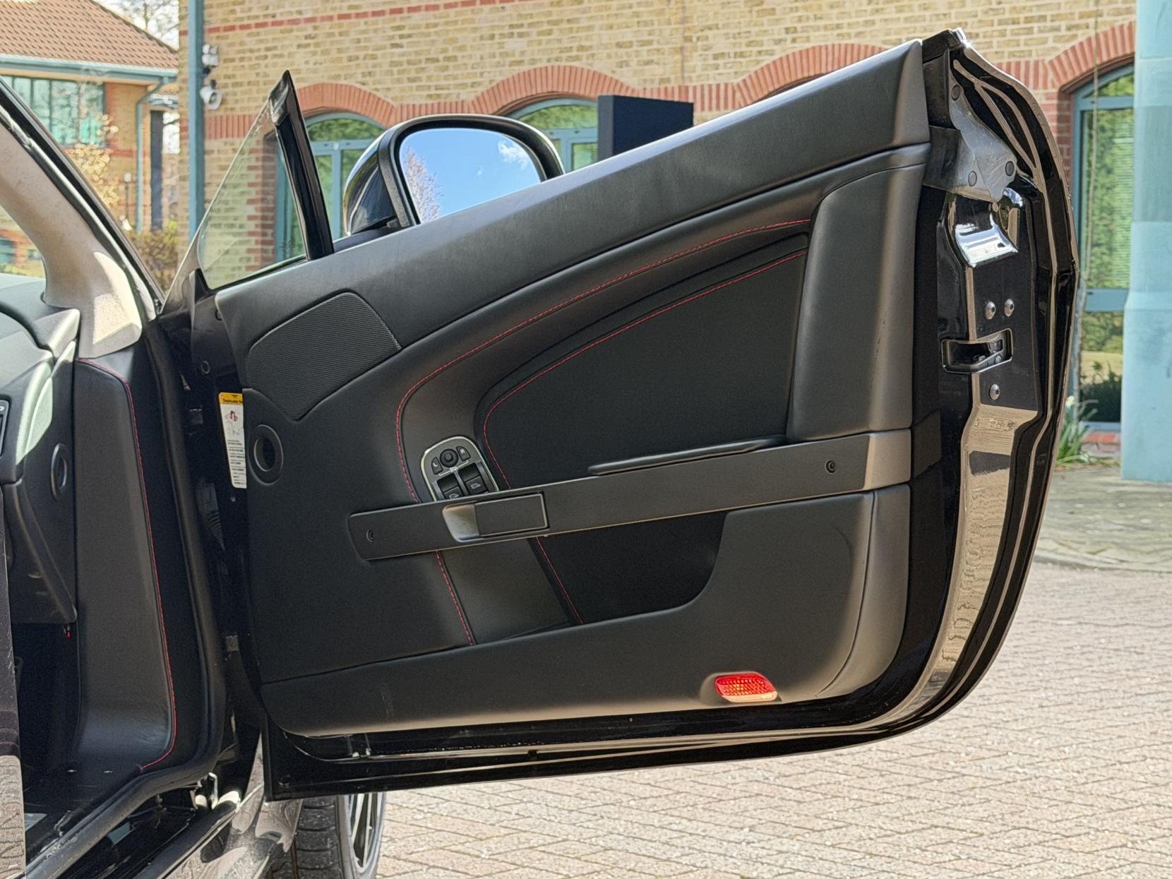 Aston Martin Vantage 4.7 V8 Roadster 2dr Petrol Sportshift II Euro 5 (420 bhp)