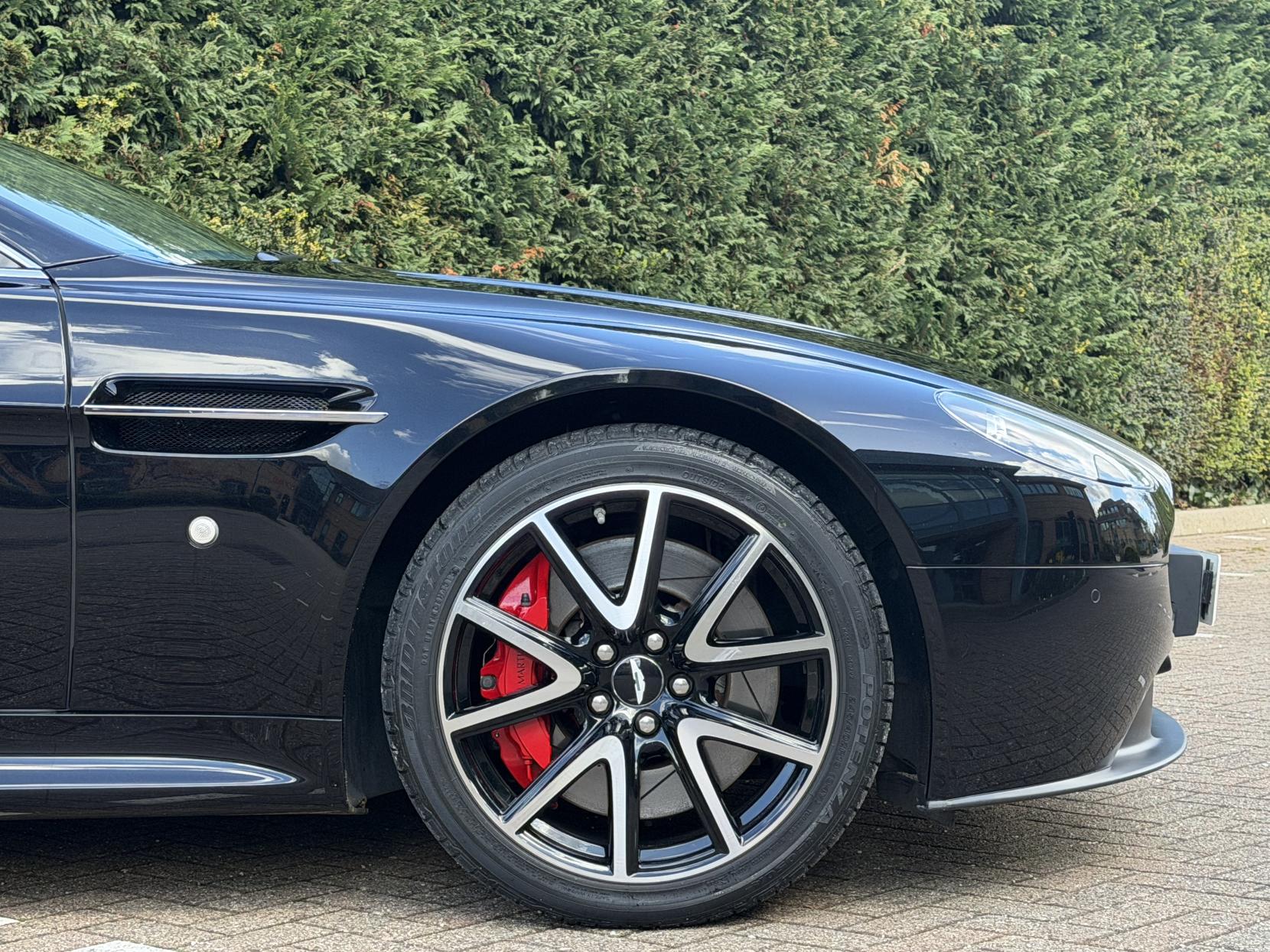 Aston Martin Vantage 4.7 V8 Roadster 2dr Petrol Sportshift II Euro 5 (420 bhp)