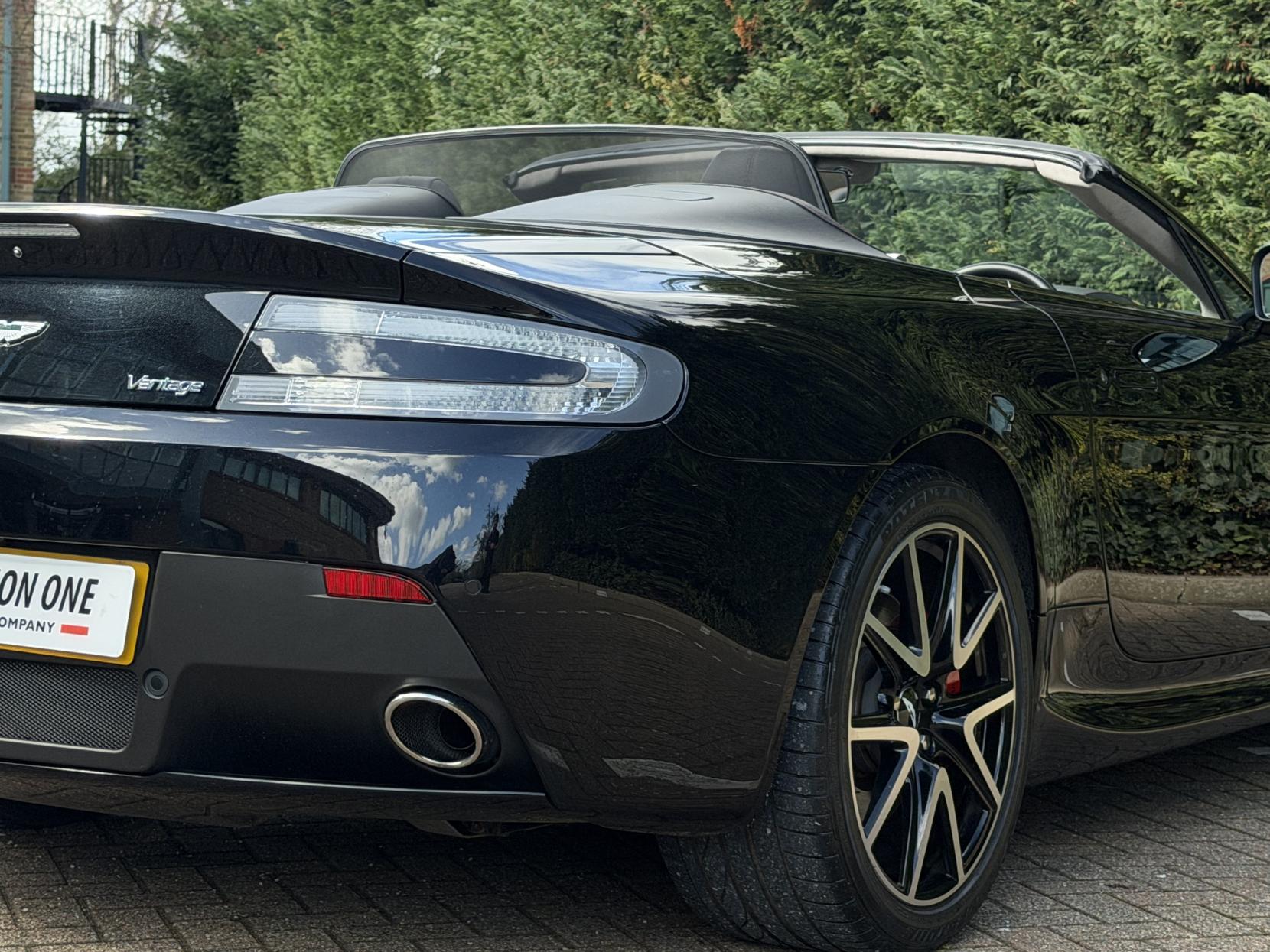 Aston Martin Vantage 4.7 V8 Roadster 2dr Petrol Sportshift II Euro 5 (420 bhp)