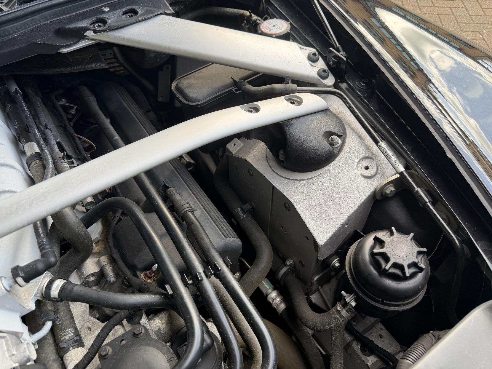 Aston Martin Vantage 4.7 V8 Roadster 2dr Petrol Sportshift II Euro 5 (420 bhp)