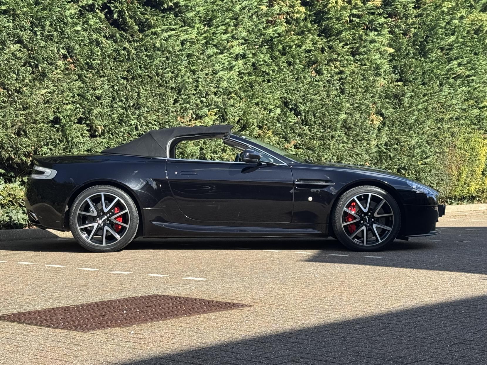 Aston Martin Vantage 4.7 V8 Roadster 2dr Petrol Sportshift II Euro 5 (420 bhp)
