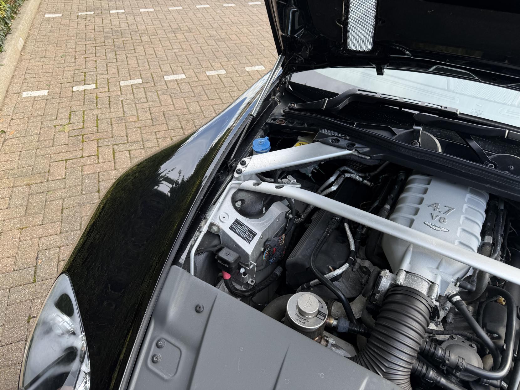 Aston Martin Vantage 4.7 V8 Roadster 2dr Petrol Sportshift II Euro 5 (420 bhp)