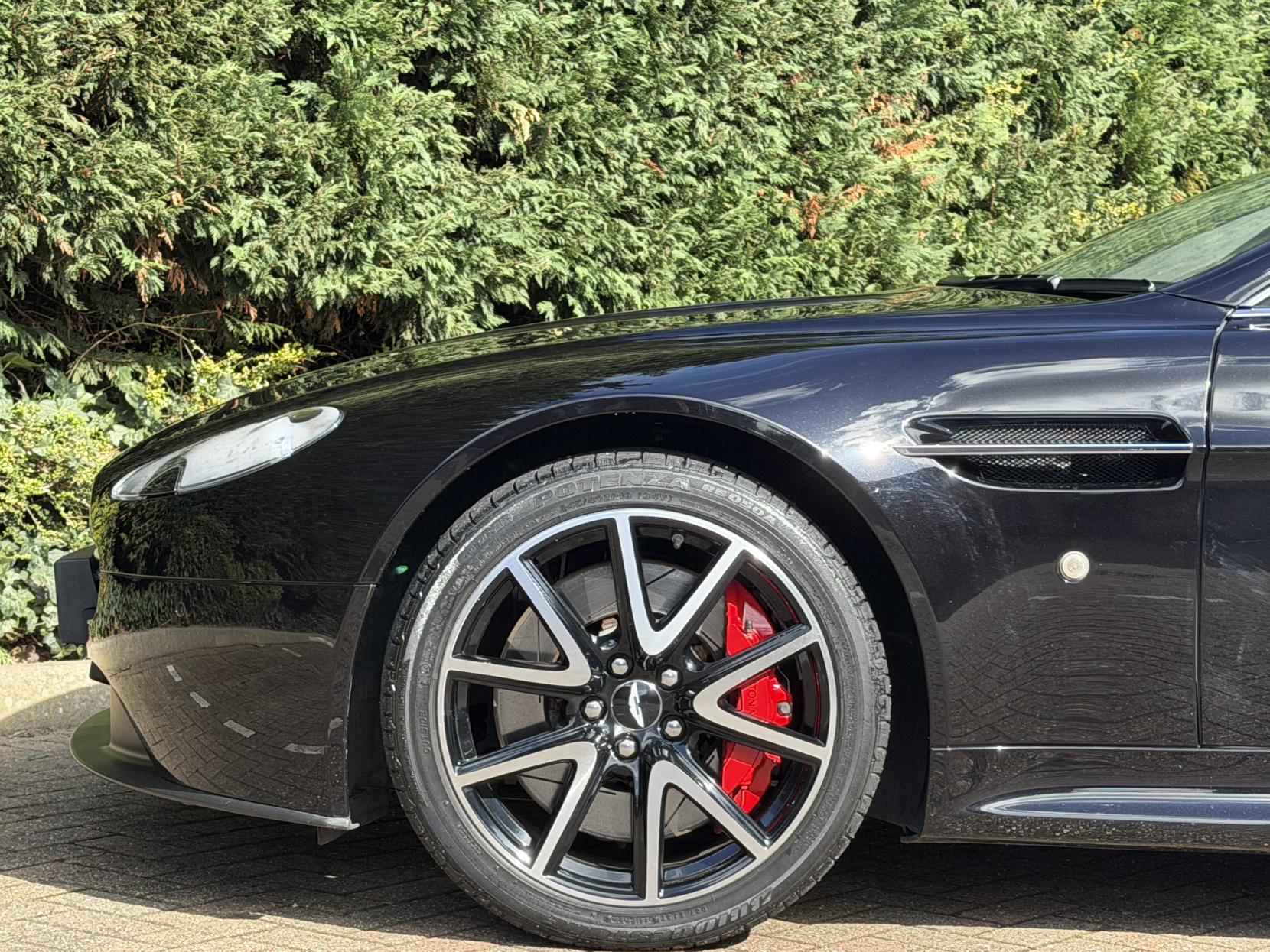 Aston Martin Vantage 4.7 V8 Roadster 2dr Petrol Sportshift II Euro 5 (420 bhp)