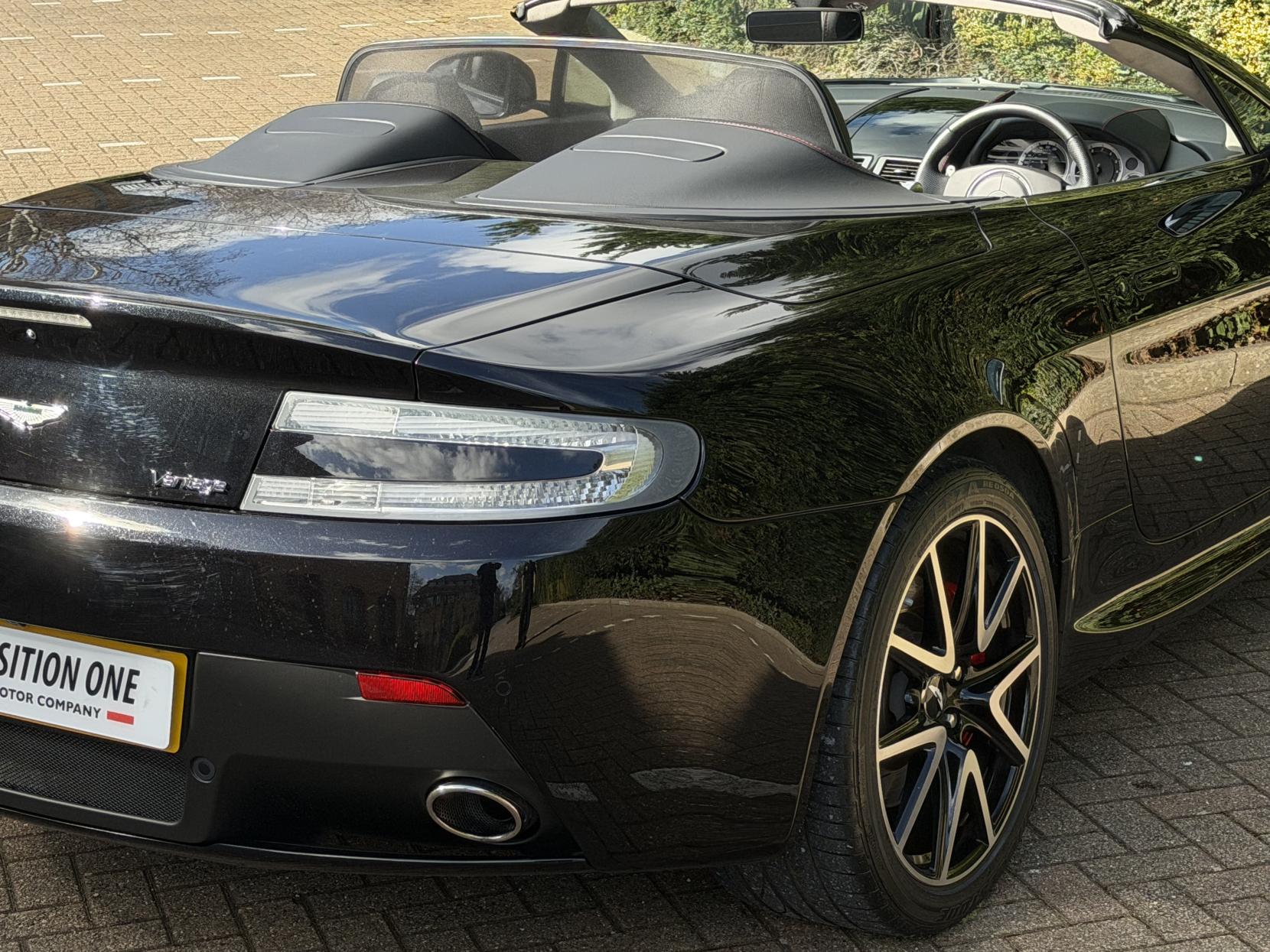Aston Martin Vantage 4.7 V8 Roadster 2dr Petrol Sportshift II Euro 5 (420 bhp)