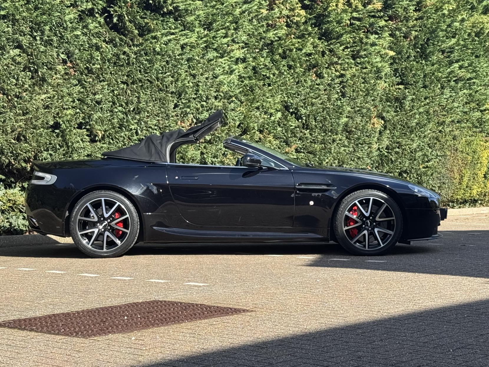 Aston Martin Vantage 4.7 V8 Roadster 2dr Petrol Sportshift II Euro 5 (420 bhp)