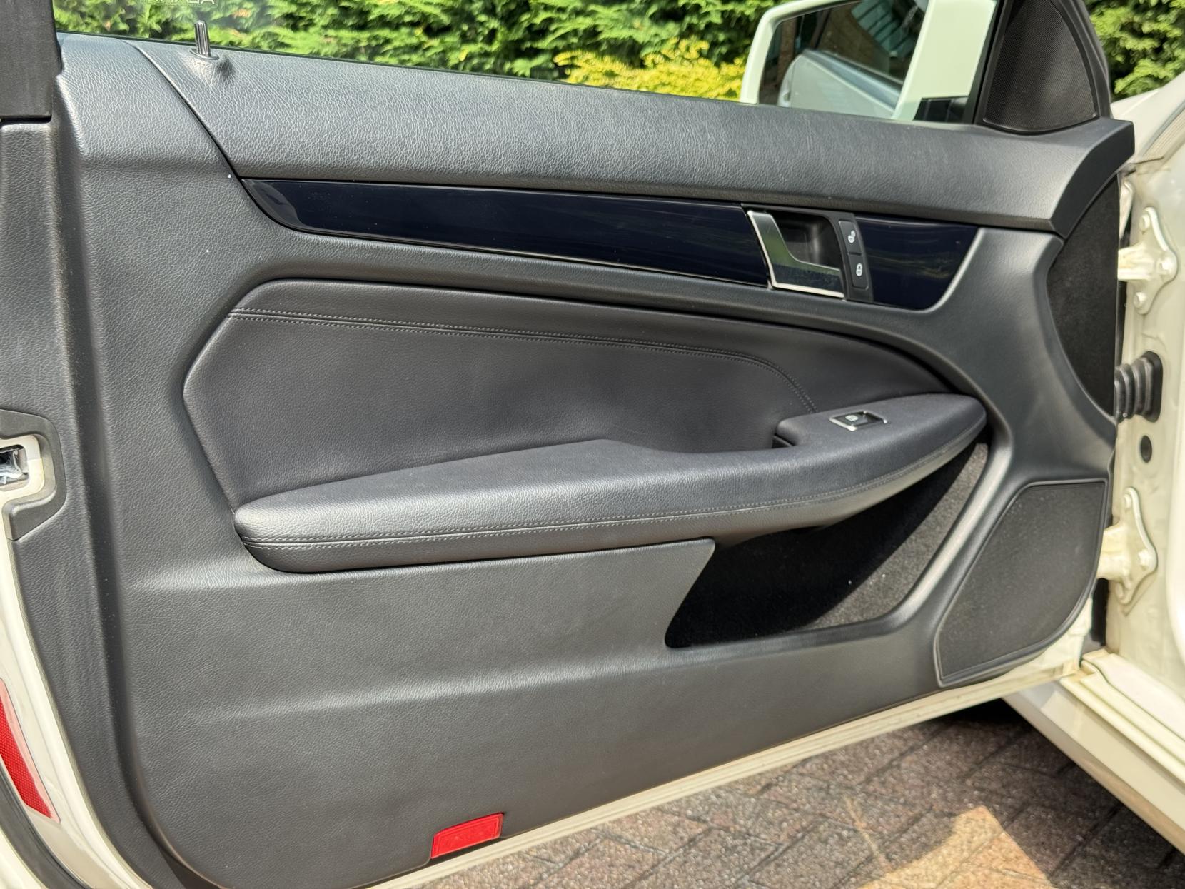 Mercedes-Benz C Class 2.1 C220 CDI BlueEfficiency AMG Sport Coupe 2dr Diesel G-Tronic+ Euro 5 (s/s) (170 ps)