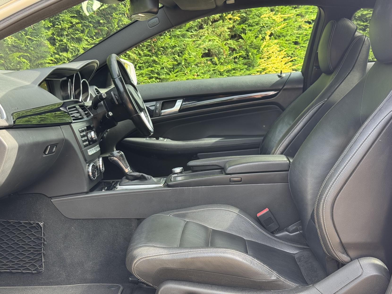 Mercedes-Benz C Class 2.1 C220 CDI BlueEfficiency AMG Sport Coupe 2dr Diesel G-Tronic+ Euro 5 (s/s) (170 ps)