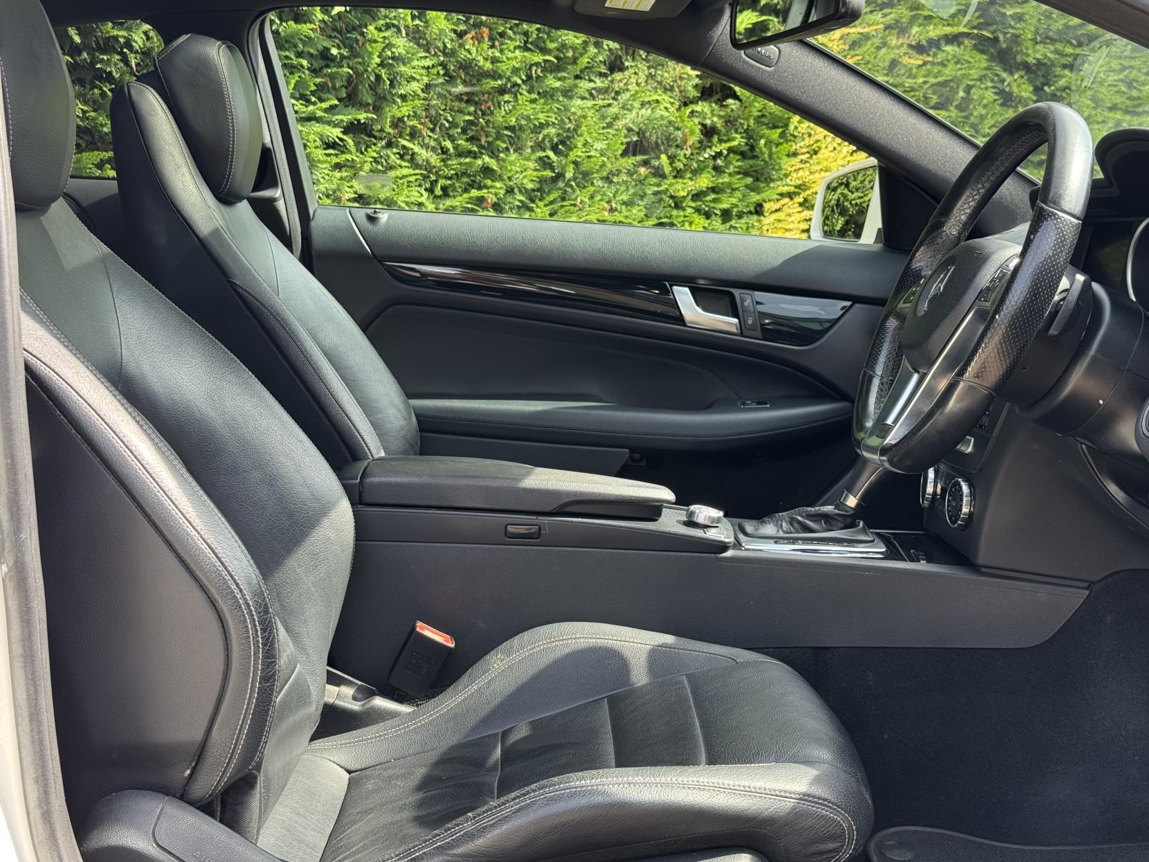 Mercedes-Benz C Class 2.1 C220 CDI BlueEfficiency AMG Sport Coupe 2dr Diesel G-Tronic+ Euro 5 (s/s) (170 ps)
