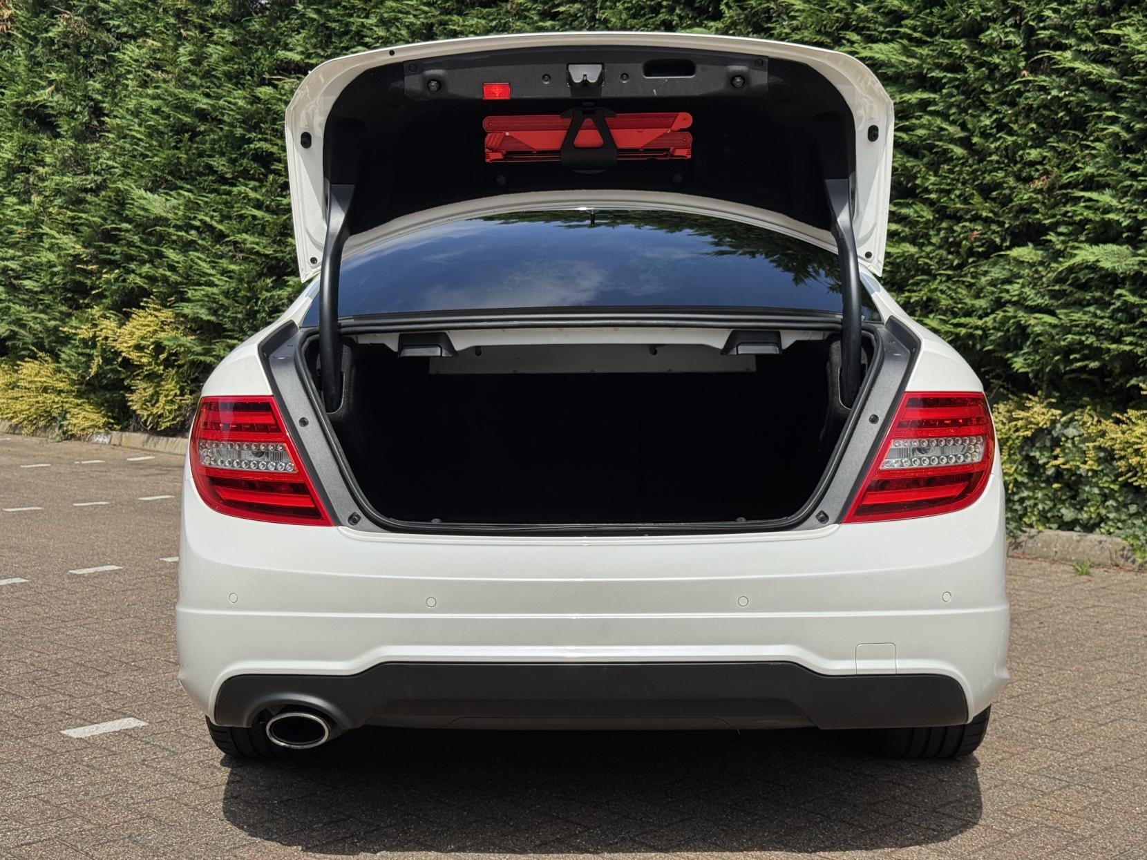 Mercedes-Benz C Class 2.1 C220 CDI BlueEfficiency AMG Sport Coupe 2dr Diesel G-Tronic+ Euro 5 (s/s) (170 ps)