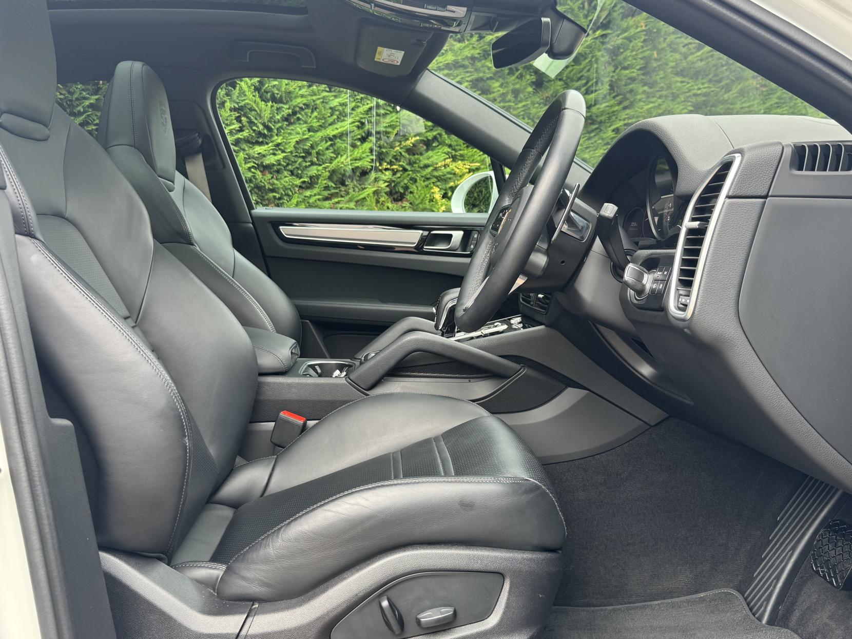 Porsche Cayenne 3.0T V6 Platinum Edition Coupe 5dr Petrol TiptronicS 4WD Euro 6 (s/s) (340 ps)