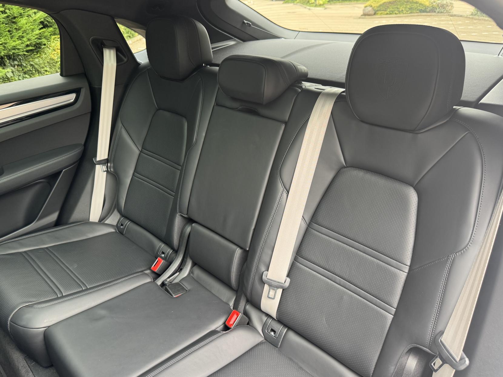 Porsche Cayenne 3.0T V6 Platinum Edition Coupe 5dr Petrol TiptronicS 4WD Euro 6 (s/s) (340 ps)