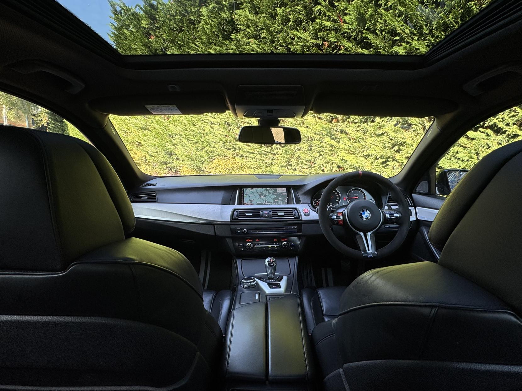 BMW M5 4.4 V8 Saloon 4dr Petrol DCT Euro 6 (s/s) (560 ps)