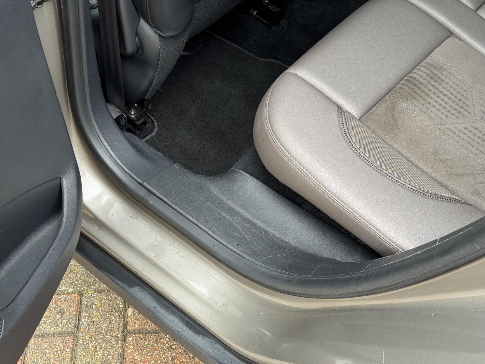 Peugeot 2008 1.6 e-HDi Feline SUV 5dr Diesel Manual Euro 5 (s/s) (Calima) (92 ps)