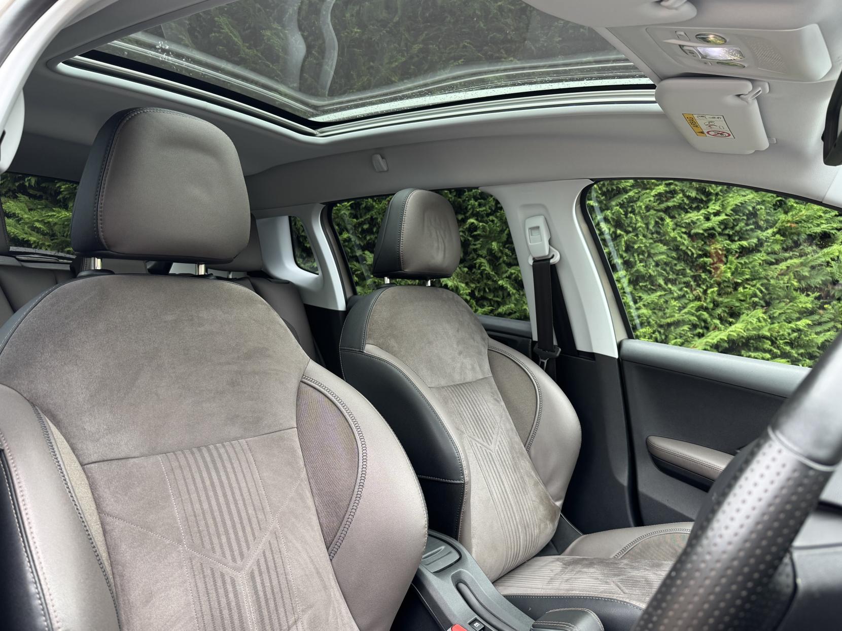 Peugeot 2008 1.6 e-HDi Feline SUV 5dr Diesel Manual Euro 5 (s/s) (Calima) (92 ps)