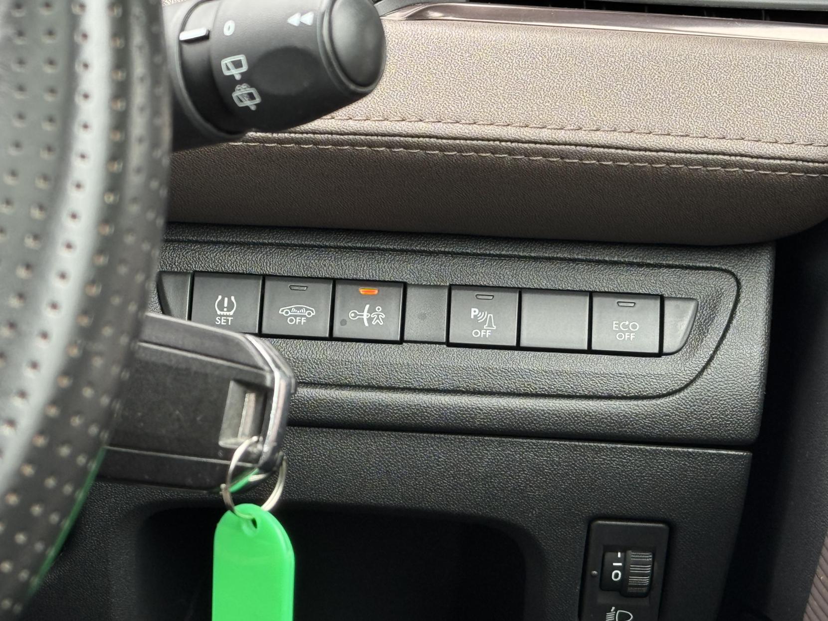 Peugeot 2008 1.6 e-HDi Feline SUV 5dr Diesel Manual Euro 5 (s/s) (Calima) (92 ps)