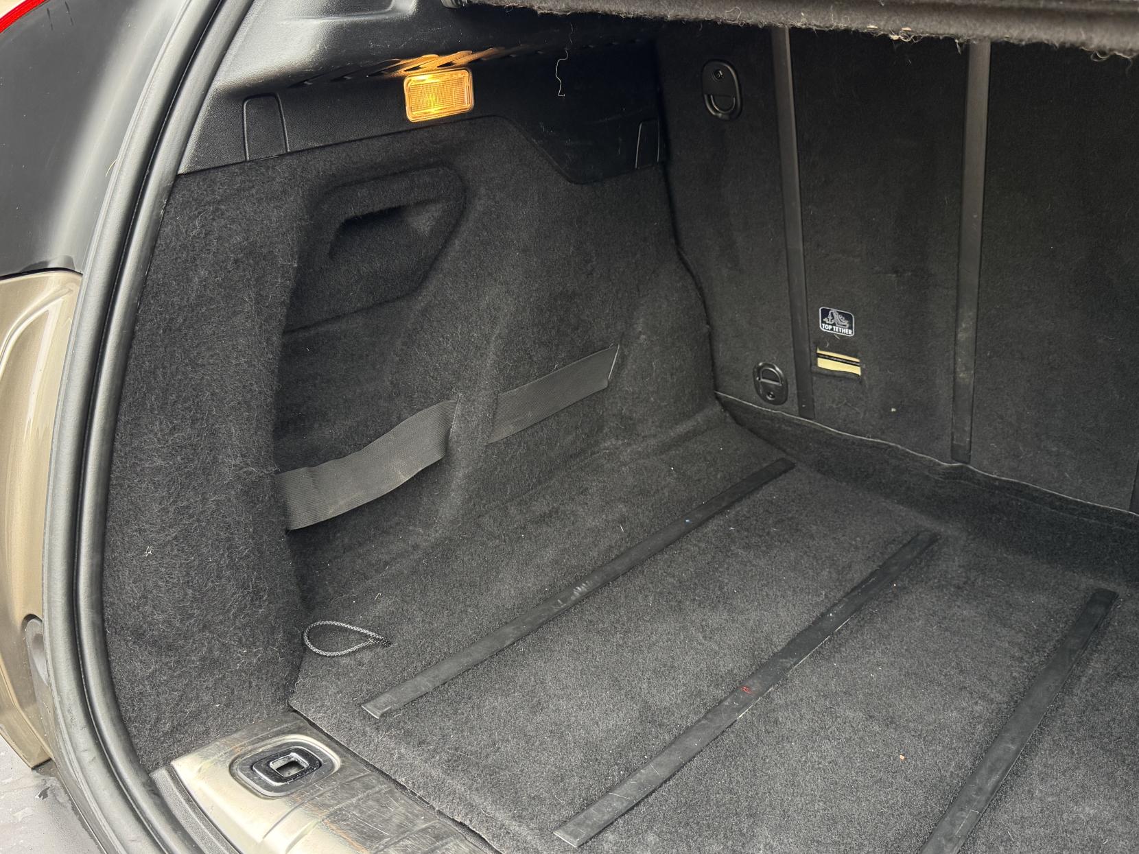 Peugeot 2008 1.6 e-HDi Feline SUV 5dr Diesel Manual Euro 5 (s/s) (Calima) (92 ps)