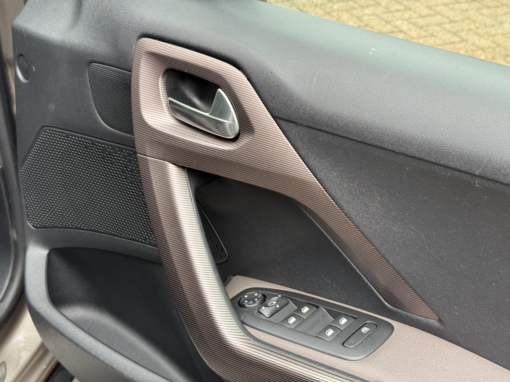 Peugeot 2008 1.6 e-HDi Feline SUV 5dr Diesel Manual Euro 5 (s/s) (Calima) (92 ps)