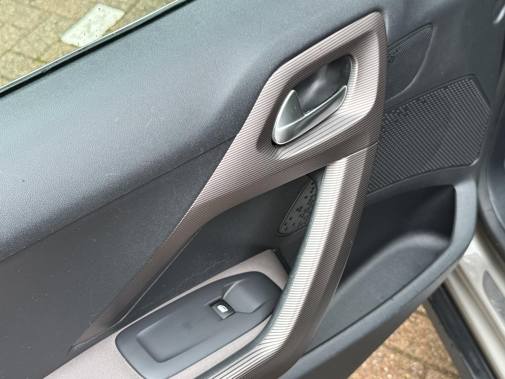 Peugeot 2008 1.6 e-HDi Feline SUV 5dr Diesel Manual Euro 5 (s/s) (Calima) (92 ps)