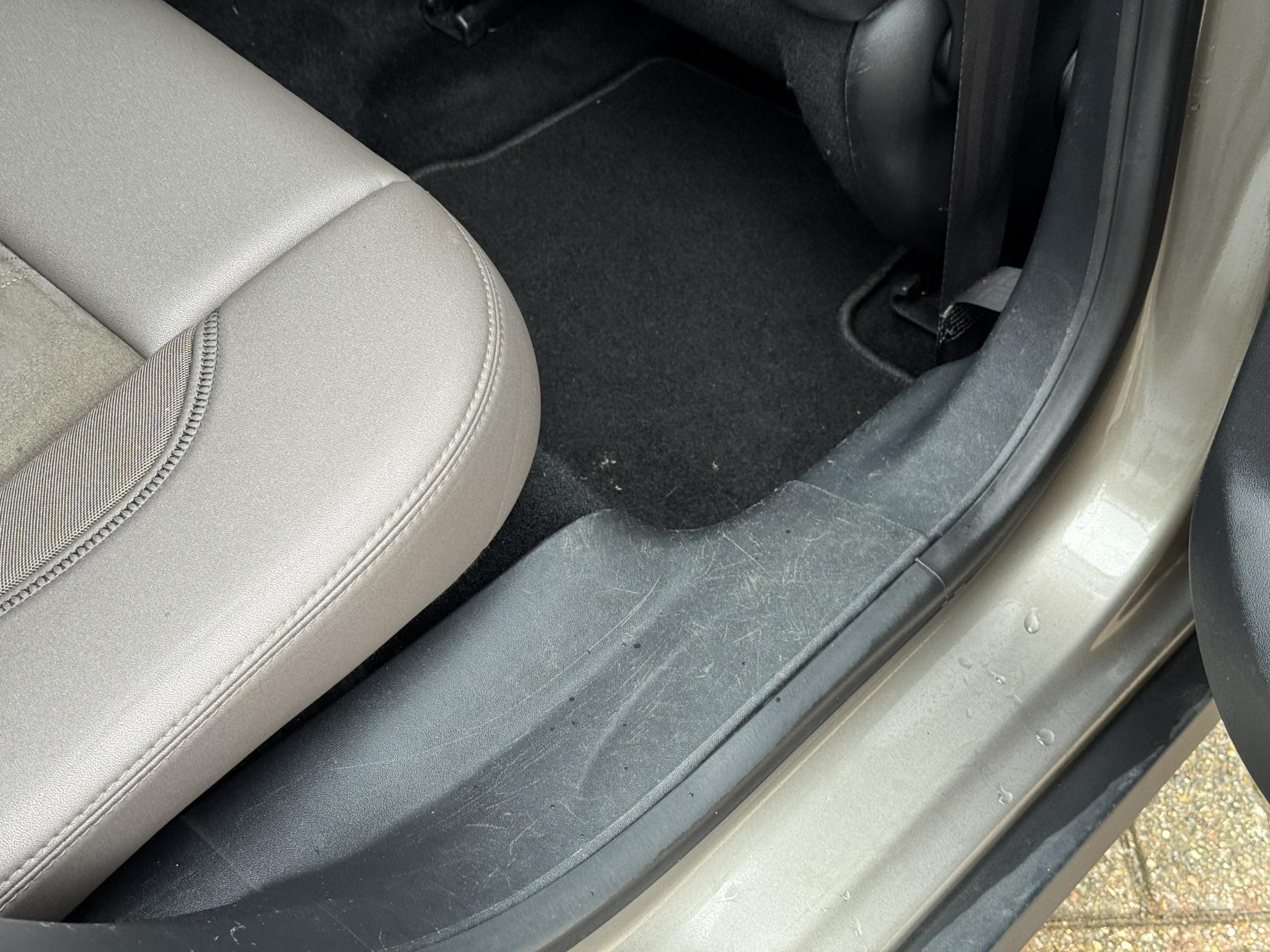 Peugeot 2008 1.6 e-HDi Feline SUV 5dr Diesel Manual Euro 5 (s/s) (Calima) (92 ps)