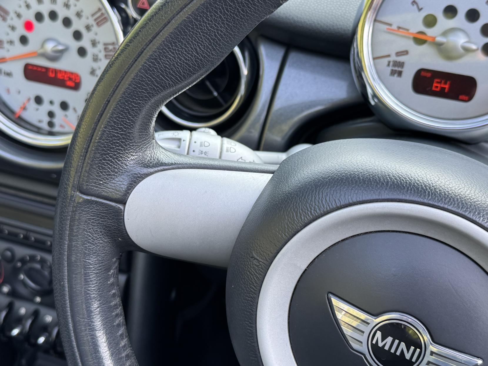 MINI Convertible 1.6 Cooper Convertible 2dr Petrol Manual Euro 3 (115 ps)