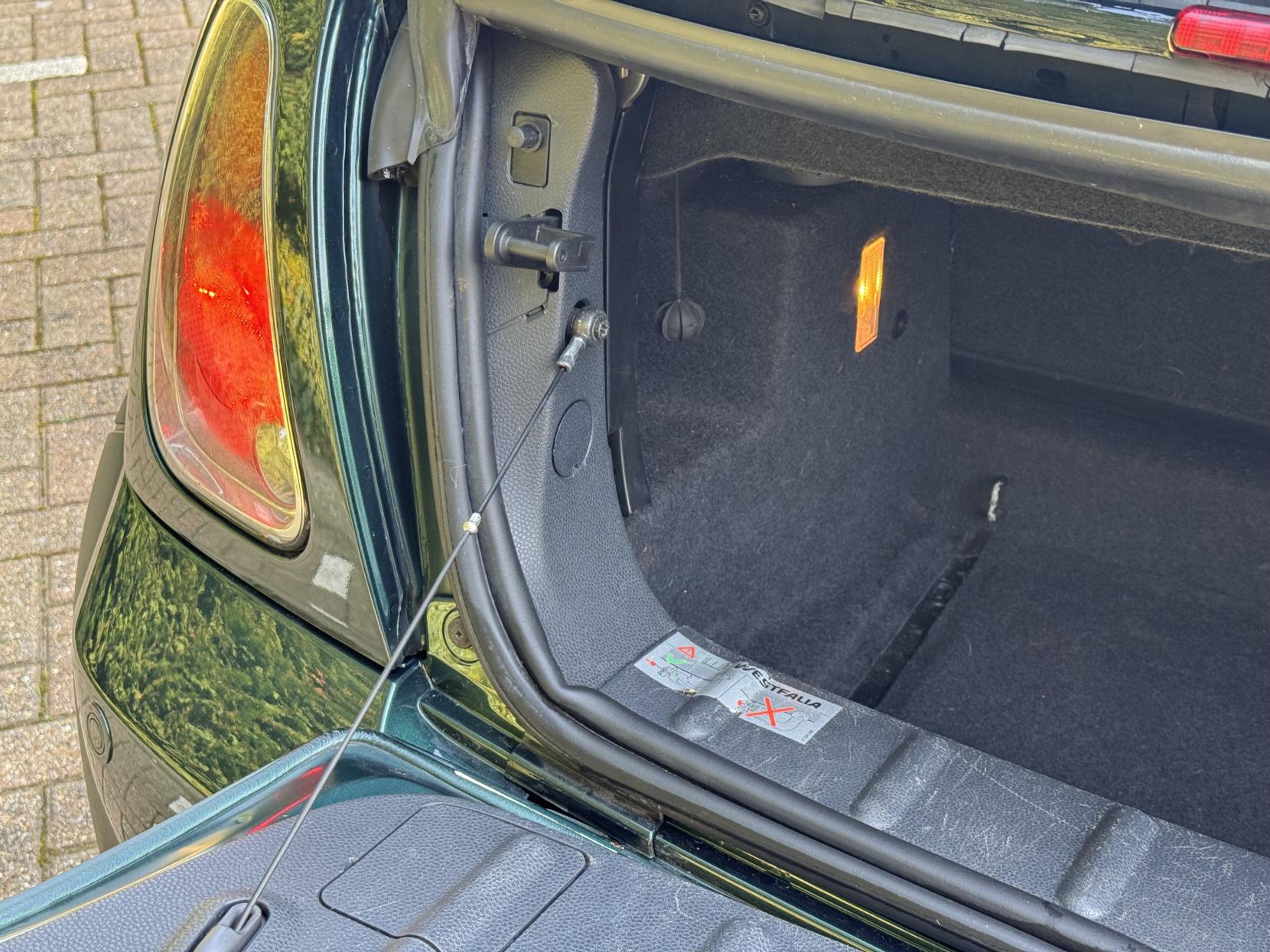 MINI Convertible 1.6 Cooper Convertible 2dr Petrol Manual Euro 3 (115 ps)