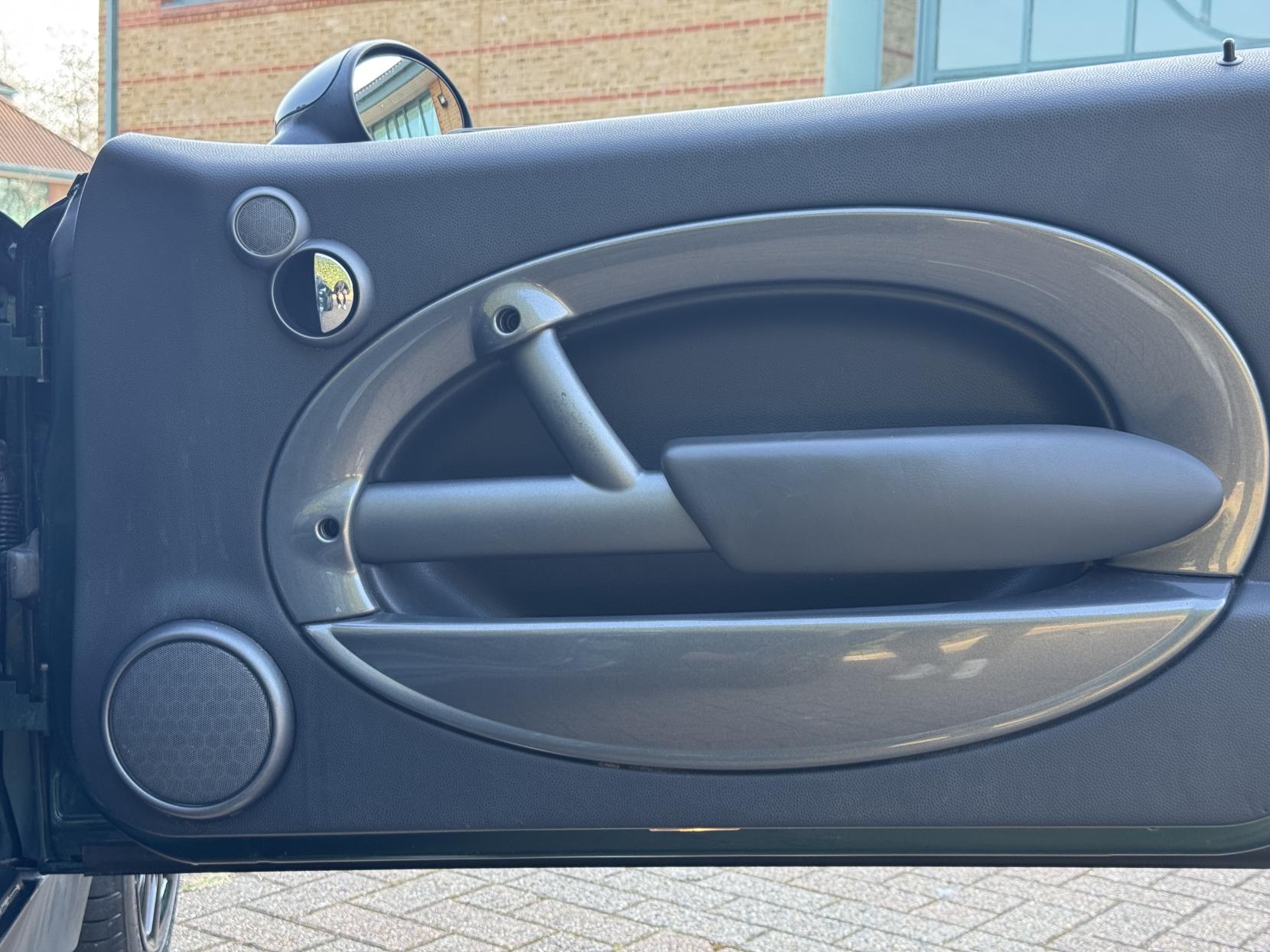 MINI Convertible 1.6 Cooper Convertible 2dr Petrol Manual Euro 3 (115 ps)