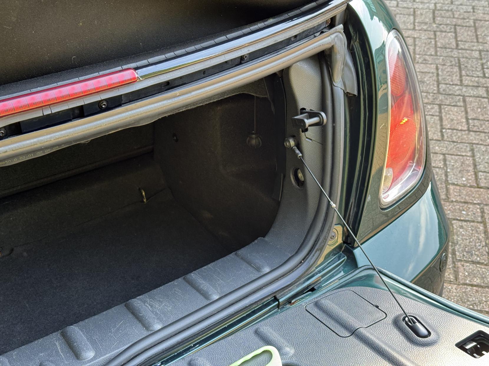 MINI Convertible 1.6 Cooper Convertible 2dr Petrol Manual Euro 3 (115 ps)