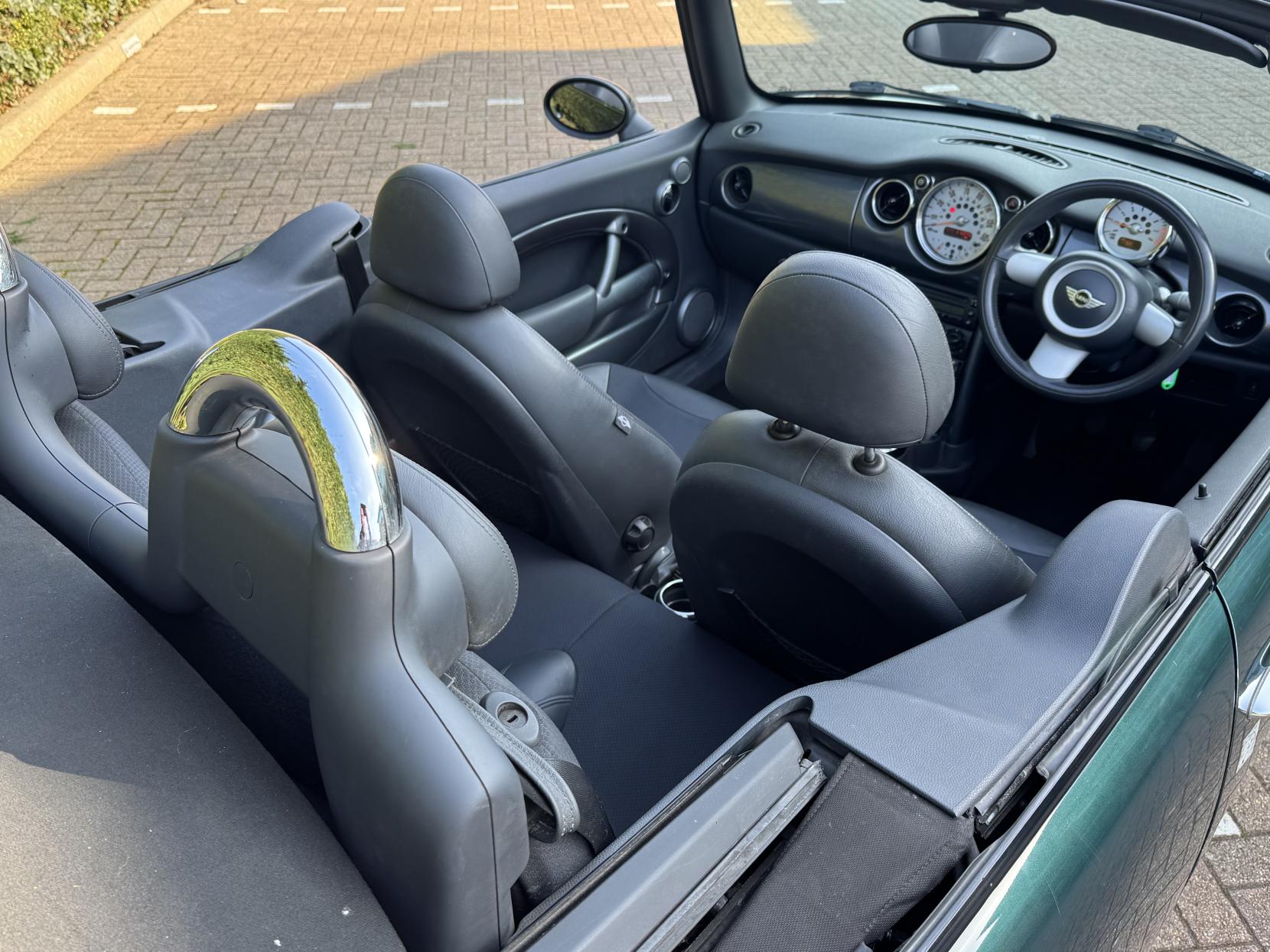 MINI Convertible 1.6 Cooper Convertible 2dr Petrol Manual Euro 3 (115 ps)