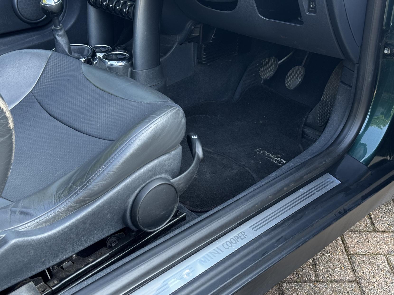 MINI Convertible 1.6 Cooper Convertible 2dr Petrol Manual Euro 3 (115 ps)
