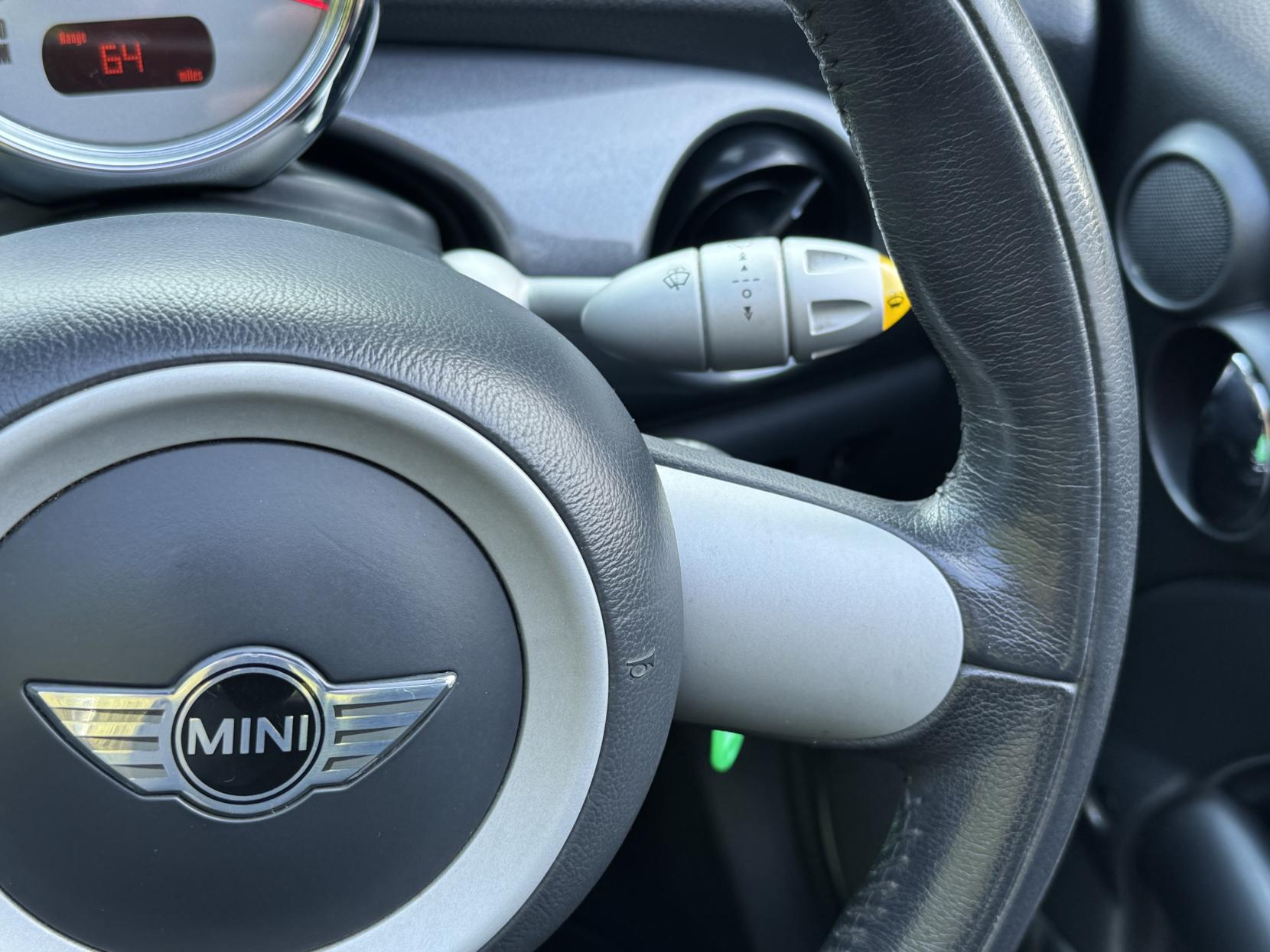 MINI Convertible 1.6 Cooper Convertible 2dr Petrol Manual Euro 3 (115 ps)