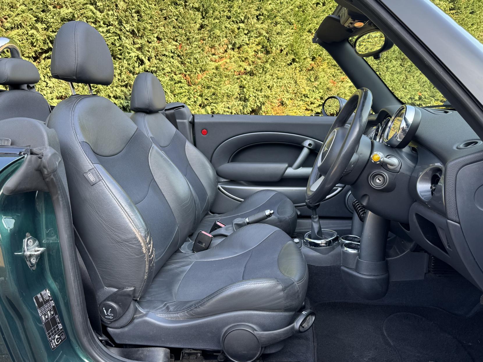 MINI Convertible 1.6 Cooper Convertible 2dr Petrol Manual Euro 3 (115 ps)