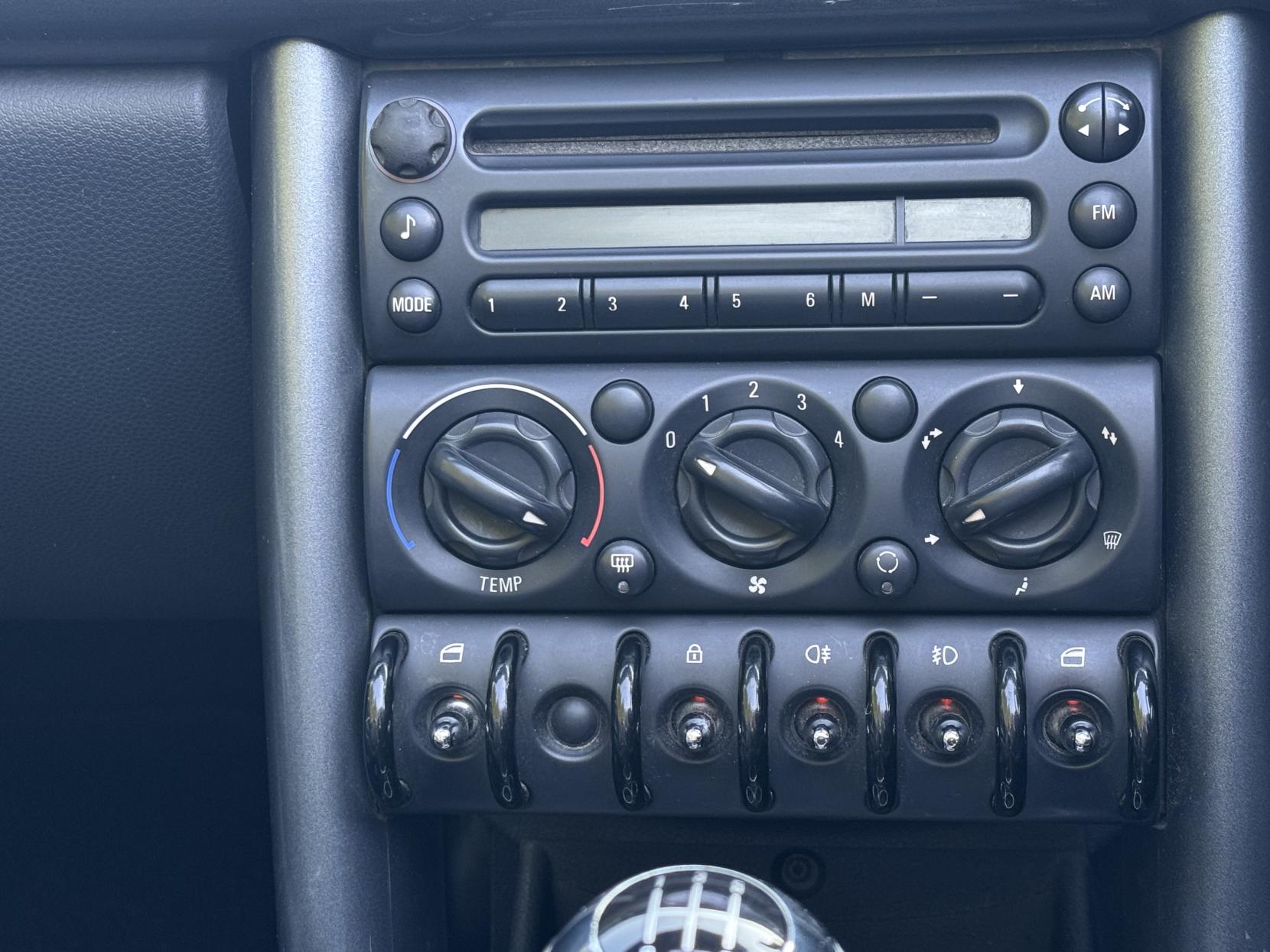 MINI Convertible 1.6 Cooper Convertible 2dr Petrol Manual Euro 3 (115 ps)