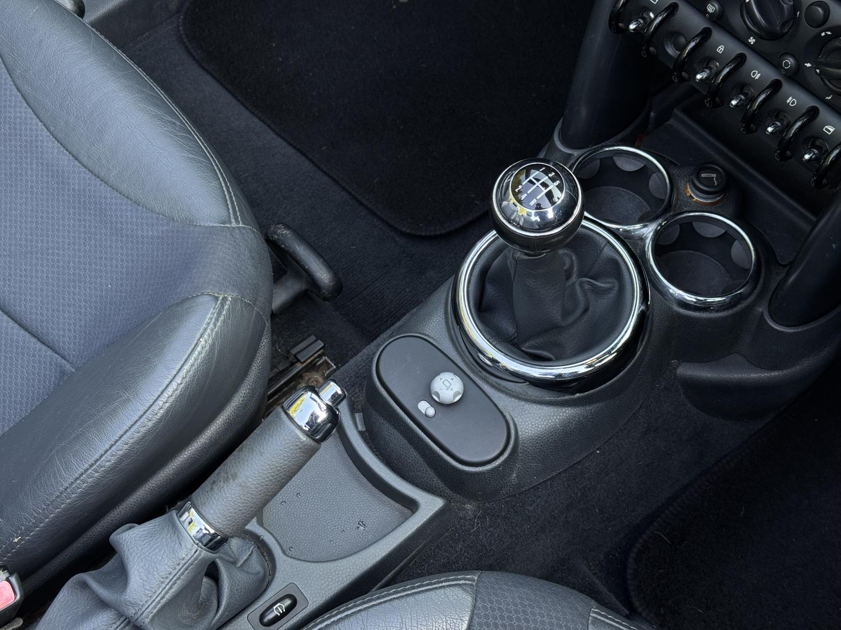 MINI Convertible 1.6 Cooper Convertible 2dr Petrol Manual Euro 3 (115 ps)