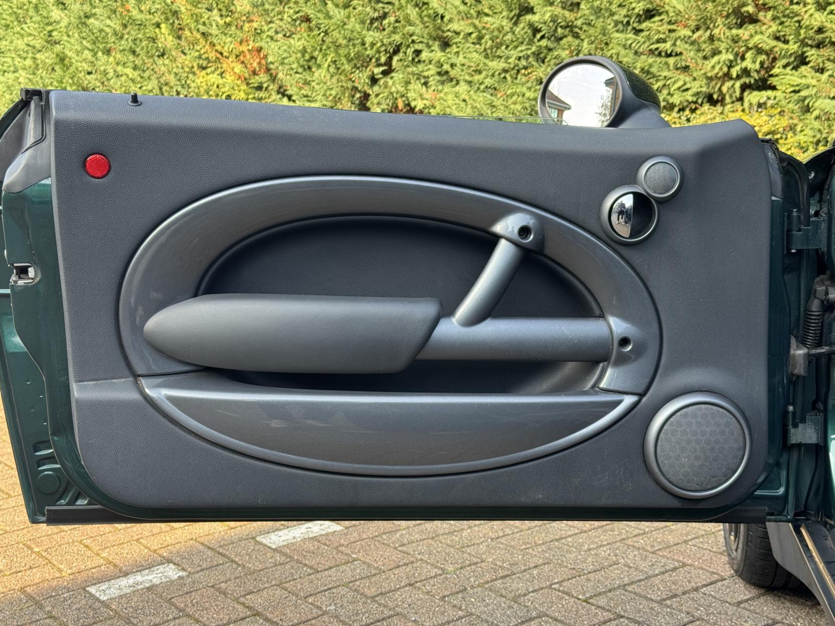 MINI Convertible 1.6 Cooper Convertible 2dr Petrol Manual Euro 3 (115 ps)