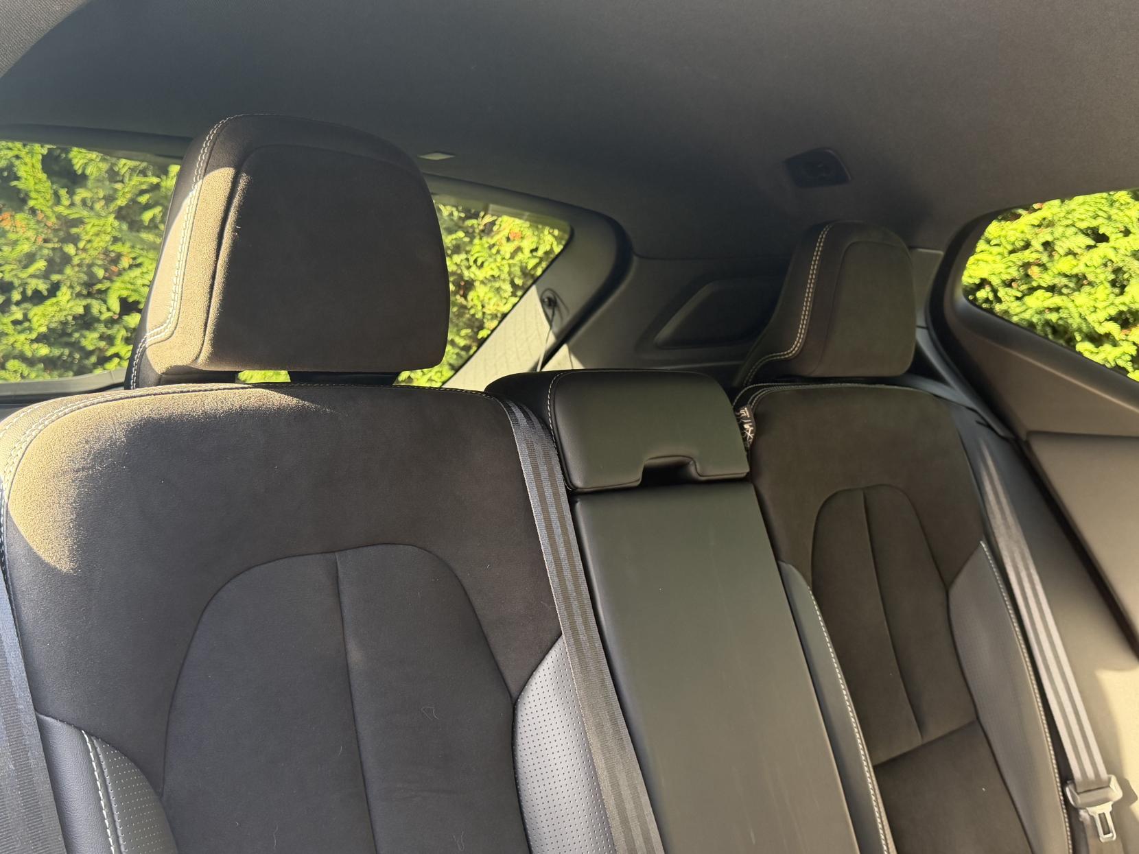 Volvo XC40 2.0 T4 R-Design Pro SUV 5dr Petrol Auto AWD Euro 6 (s/s) (190 ps)