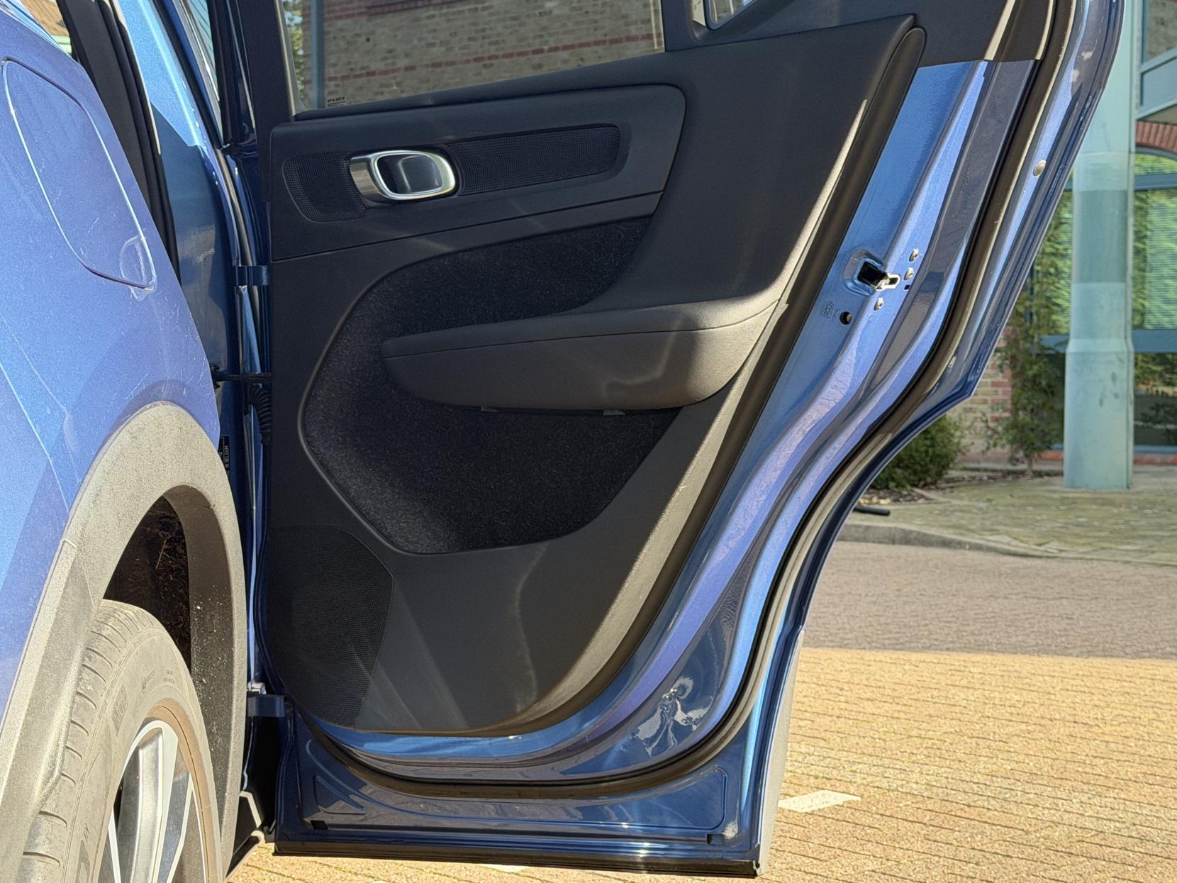 Volvo XC40 2.0 T4 R-Design Pro SUV 5dr Petrol Auto AWD Euro 6 (s/s) (190 ps)