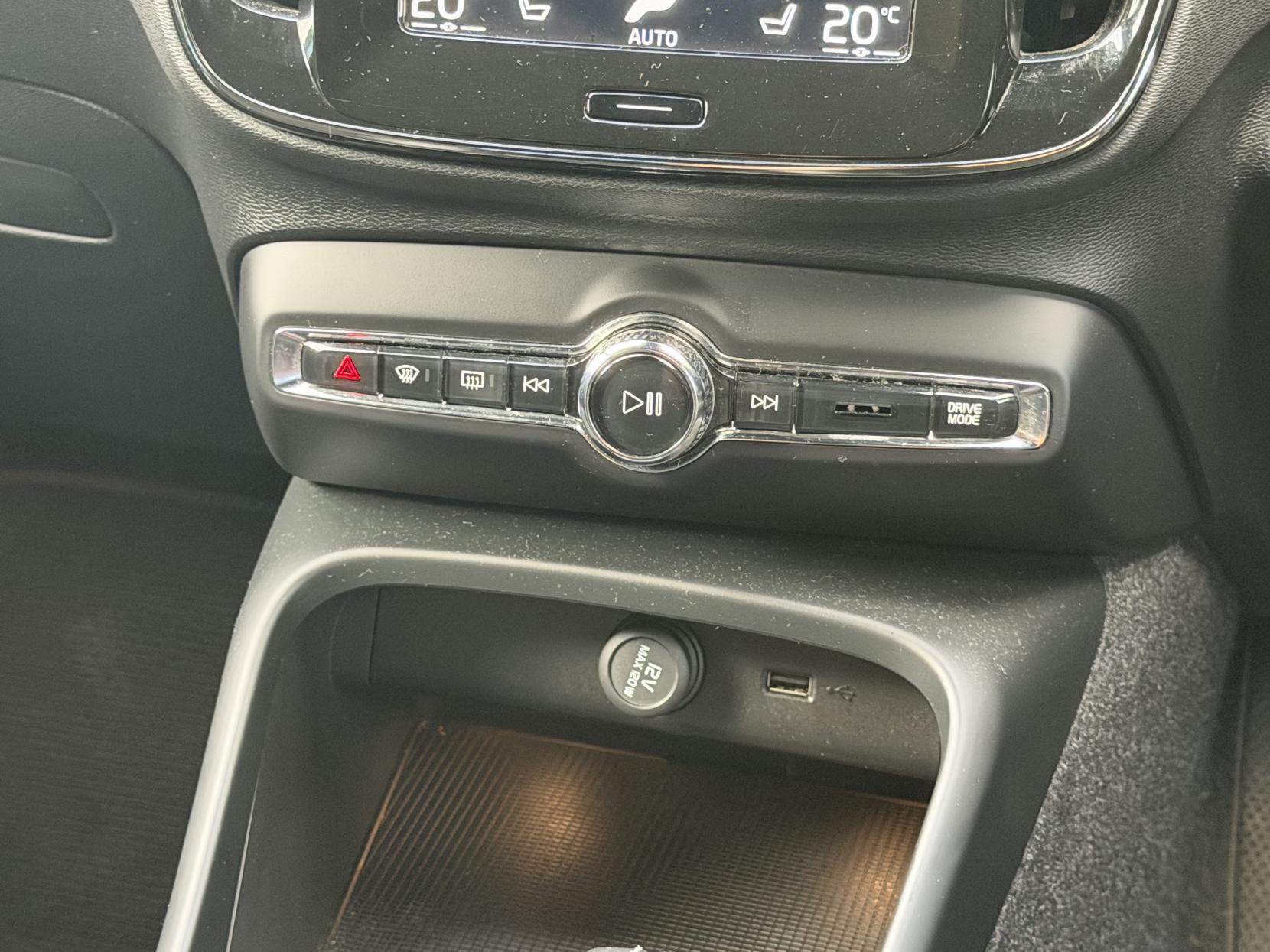 Volvo XC40 2.0 T4 R-Design Pro SUV 5dr Petrol Auto AWD Euro 6 (s/s) (190 ps)