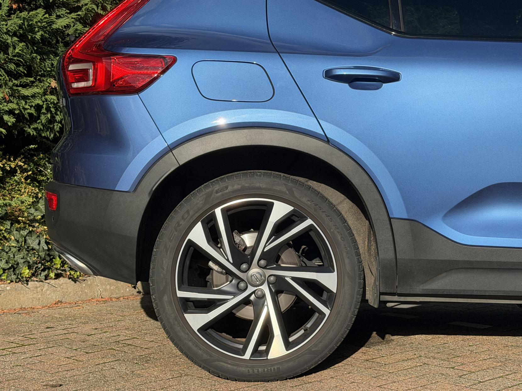 Volvo XC40 2.0 T4 R-Design Pro SUV 5dr Petrol Auto AWD Euro 6 (s/s) (190 ps)