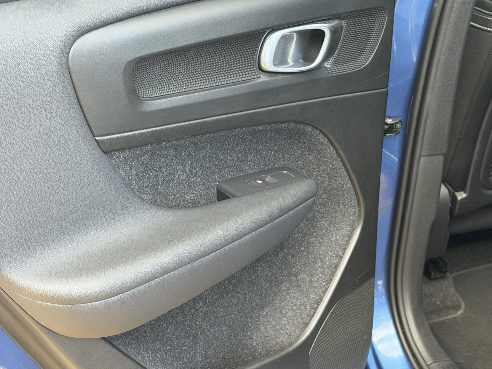 Volvo XC40 2.0 T4 R-Design Pro SUV 5dr Petrol Auto AWD Euro 6 (s/s) (190 ps)