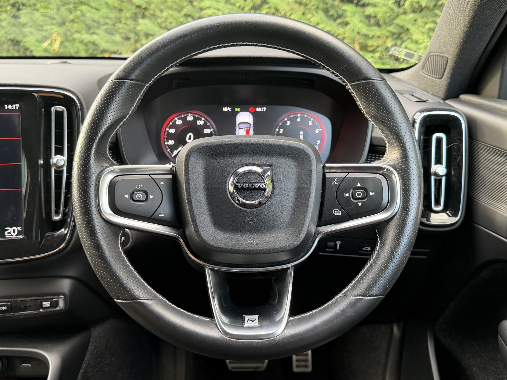 Volvo XC40 2.0 T4 R-Design Pro SUV 5dr Petrol Auto AWD Euro 6 (s/s) (190 ps)