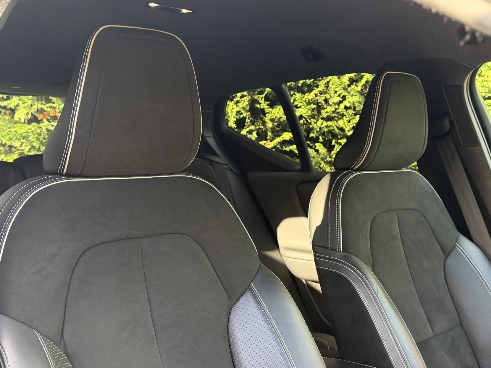 Volvo XC40 2.0 T4 R-Design Pro SUV 5dr Petrol Auto AWD Euro 6 (s/s) (190 ps)