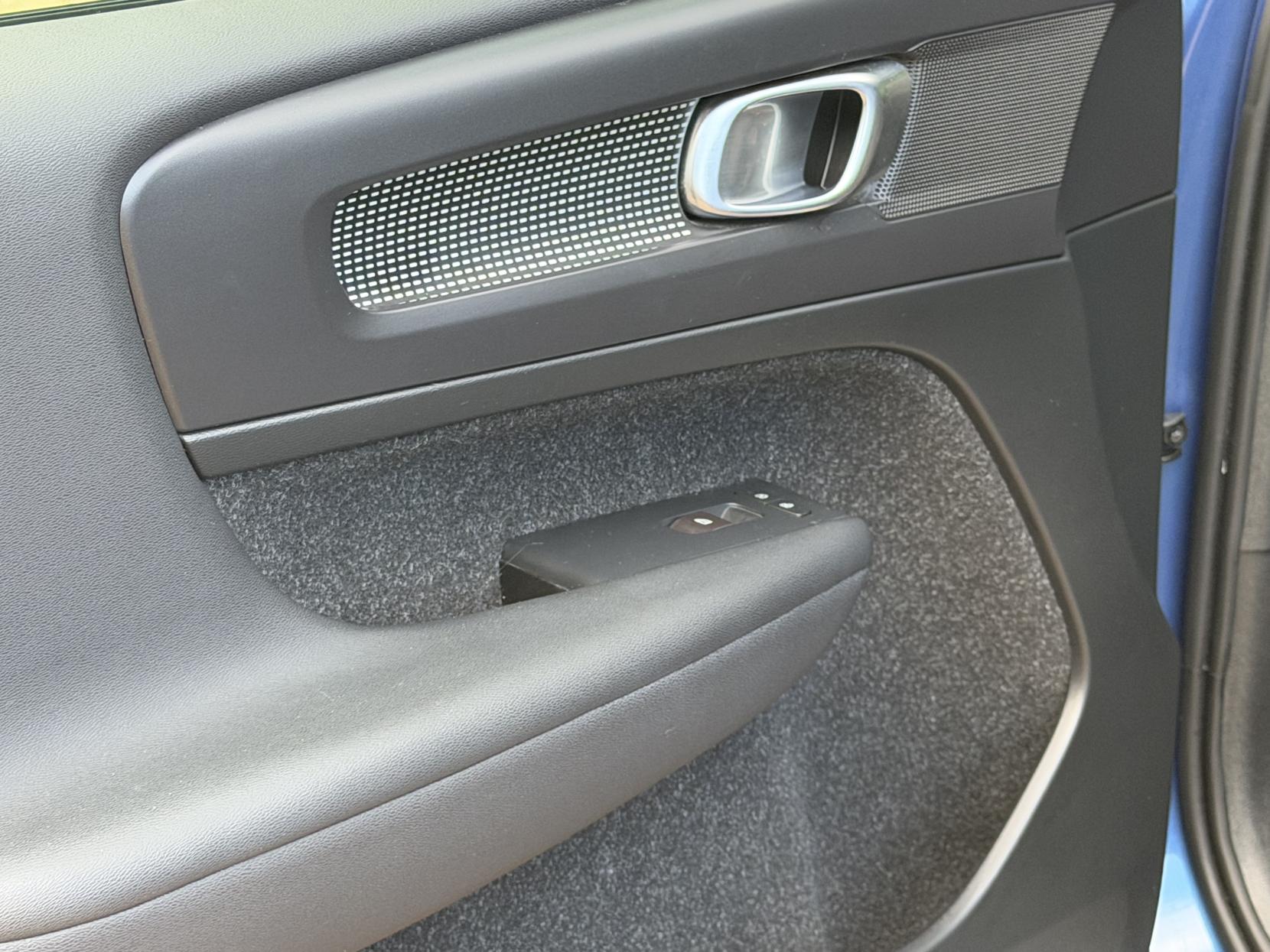 Volvo XC40 2.0 T4 R-Design Pro SUV 5dr Petrol Auto AWD Euro 6 (s/s) (190 ps)